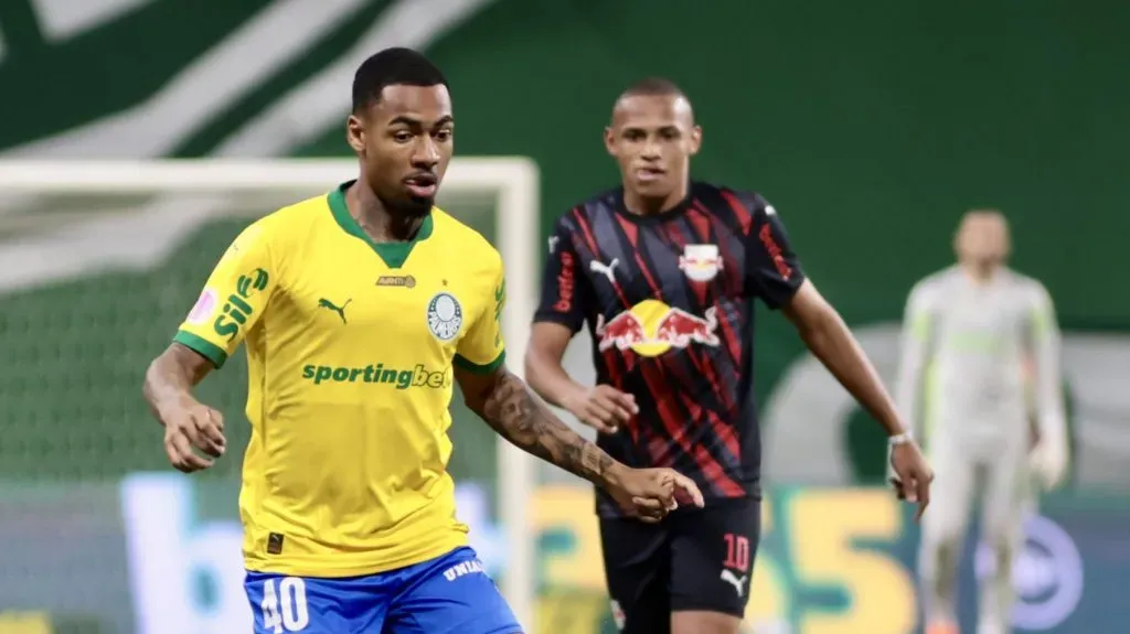 Foto: Marcello Zambrana/AGIF – Allan foi o destaque no Alviverde contra LDU e sofreu pênalti convertido por Veiga.