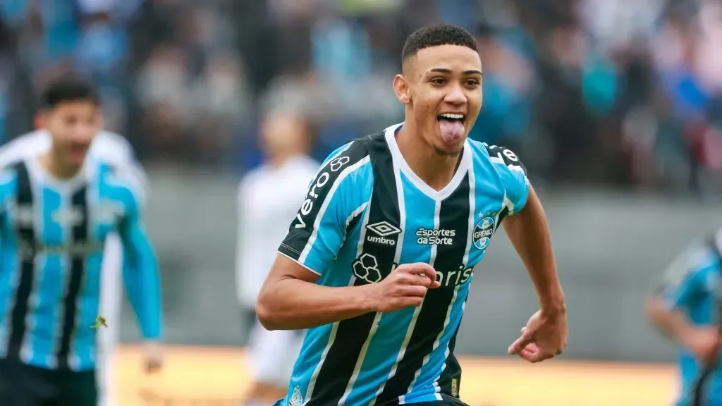 Gustavo Nunes jogador do Gremio comemora seu gol durante partida contra o Operario no estadio Francisco Stedile pelo campeonato Copa Do Brasil 2024. Foto: Luiz Erbes/AGIF