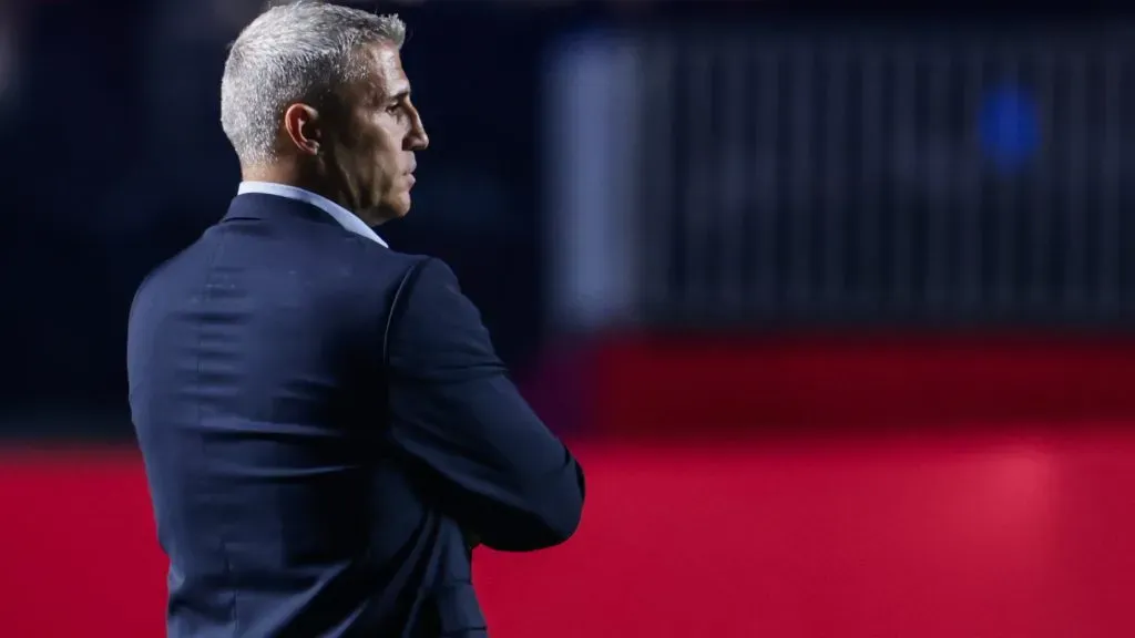 SP – SAO PAULO – 25/10/2025 – BRASILEIRO A 2025, SAO PAULO X BAHIA – Hernan Crespo tecnico do Sao Paulo durante partida contra o Bahia no estadio Morumbi pelo campeonato Brasileiro A 2025. Foto: Marcello Zambrana/AGIF