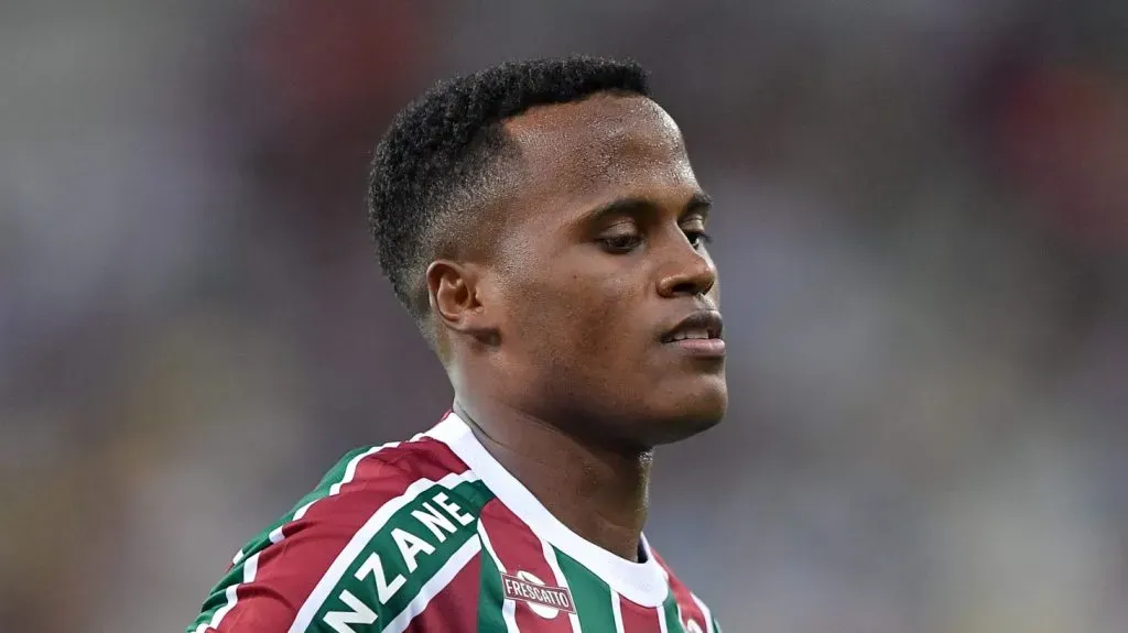 Foto: Thiago Ribeiro/AGIF – Meia ex-Fluminense interessa ao CRF para 2026.
