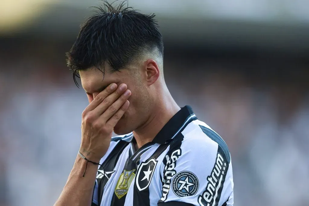 Joaquin Correa jogador do Botafogo durante partida contra o Santos no estadio Engenhao pelo campeonato Brasileiro A 2025. Foto: Thiago Ribeiro/AGIF