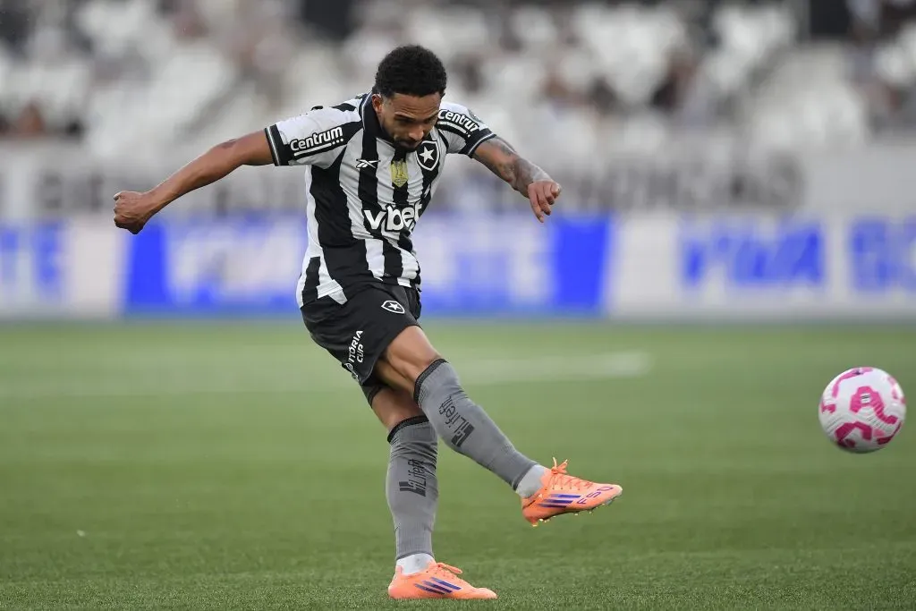 Vitinho durante a partida contra o Santos, no último domingo. Foto: Thiago Ribeiro/AGIF