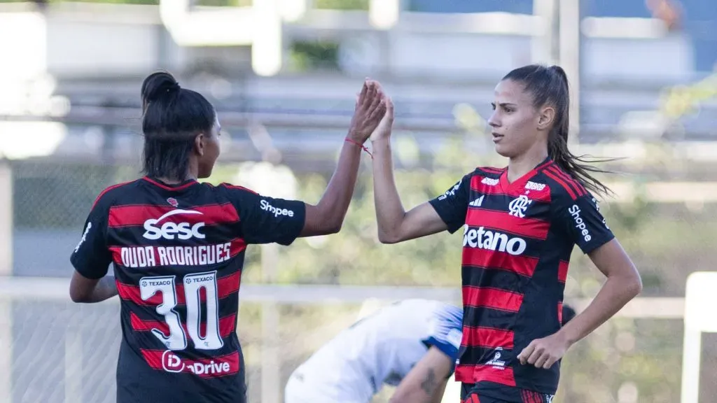 Mariana Fernandes e Duda Rodrigues jogadoras do Flamengo feminino