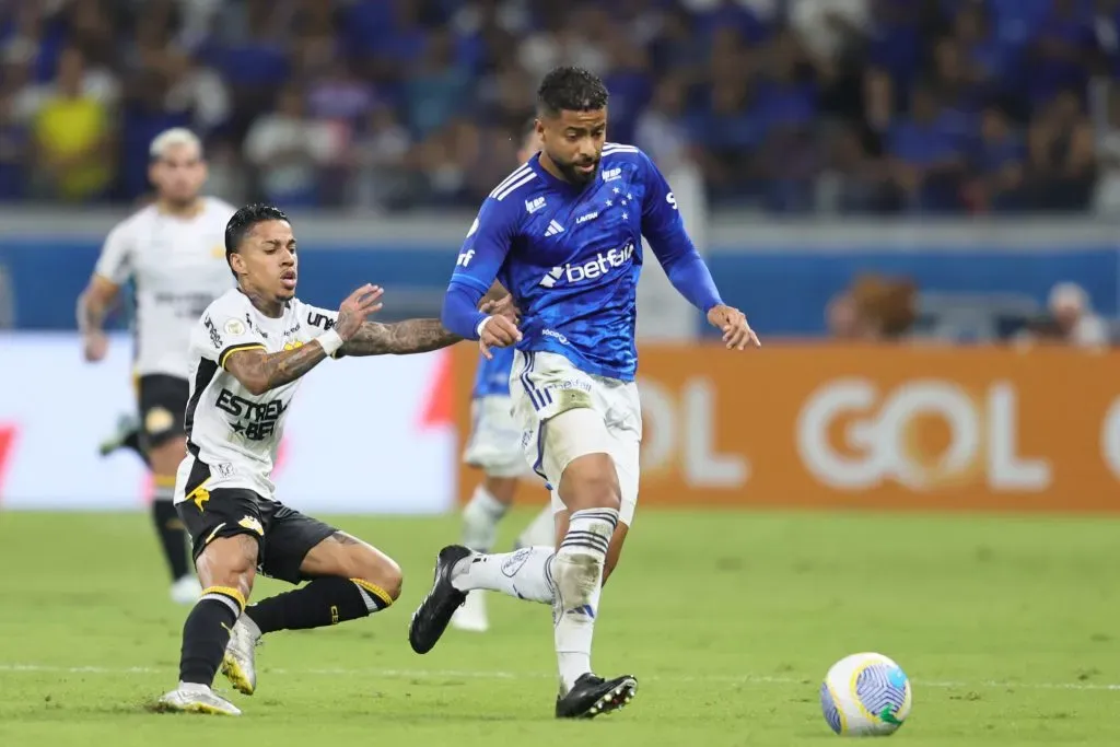 João Marcelo durante partida pelo Cruzeiro. Foto: Gilson Lobo/AGIF