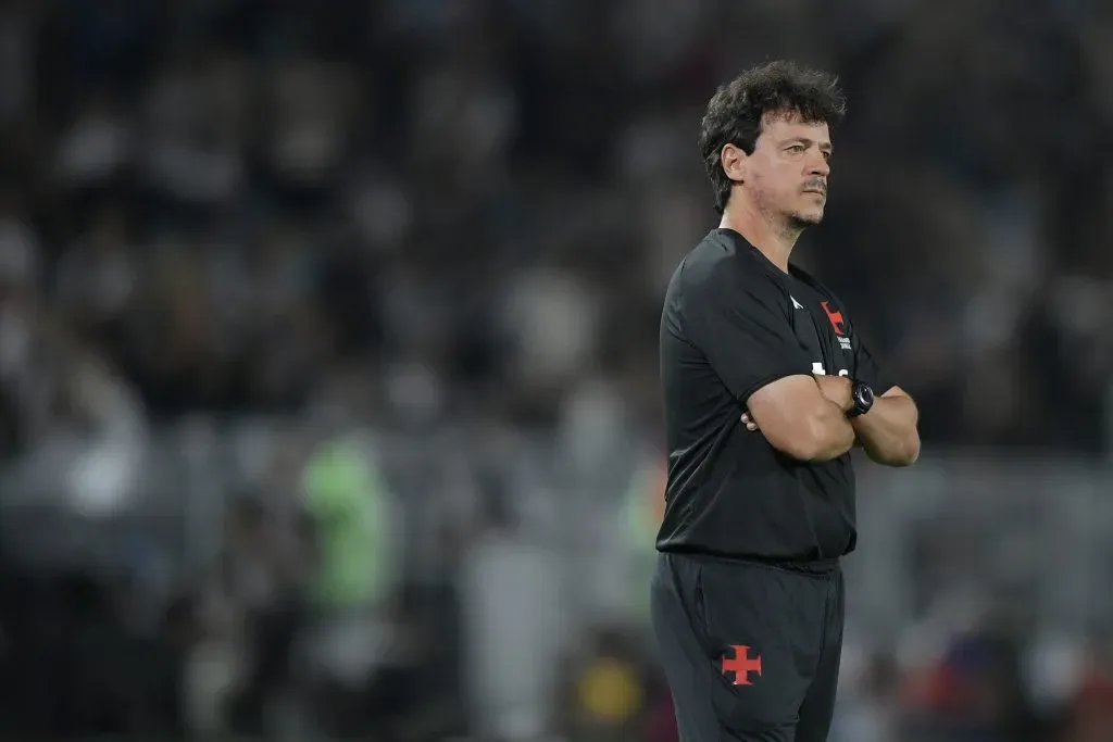 Fernando Diniz tecnico do Vasco durante partida contra o Fluminense no estadio Maracana pelo campeonato Brasileiro A 2025. Foto: Thiago Ribeiro/AGIF