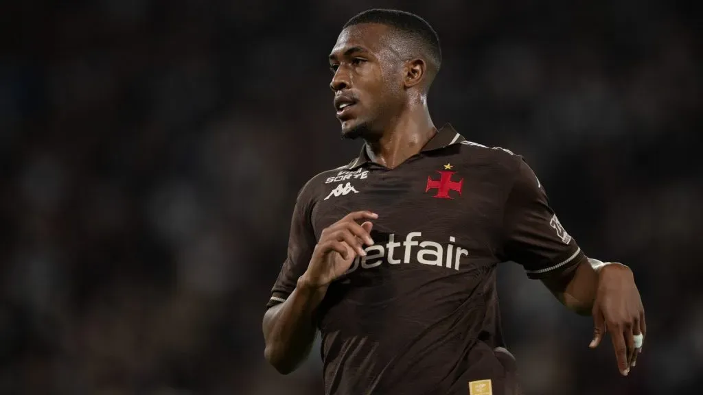 RJ – RIO DE JANEIRO – 20/10/2025 – BRASILEIRO A 2025, VASCO X FLUMINENSE – Rayan jogador do Vasco comemora seu gol durante partida contra o Fluminense no estadio Maracana pelo campeonato Brasileiro A 2025. Foto: Jorge Rodrigues/AGIF