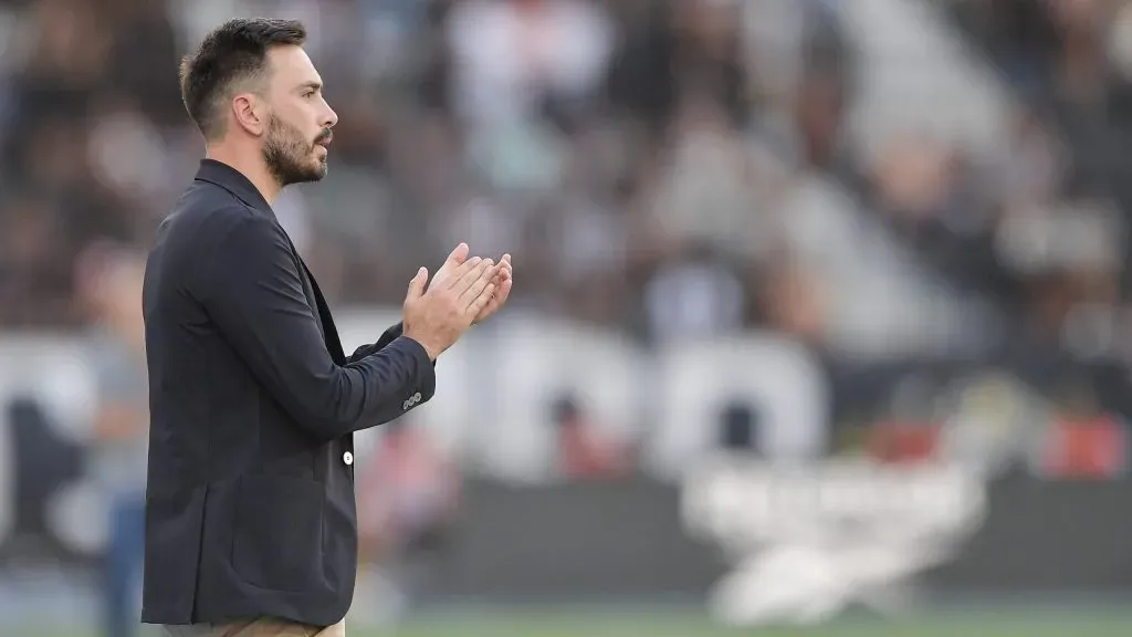 Davide cometeu erros que comprometeram o desempenho da equipe em campo – Foto: Thiago Ribeiro/AGIF