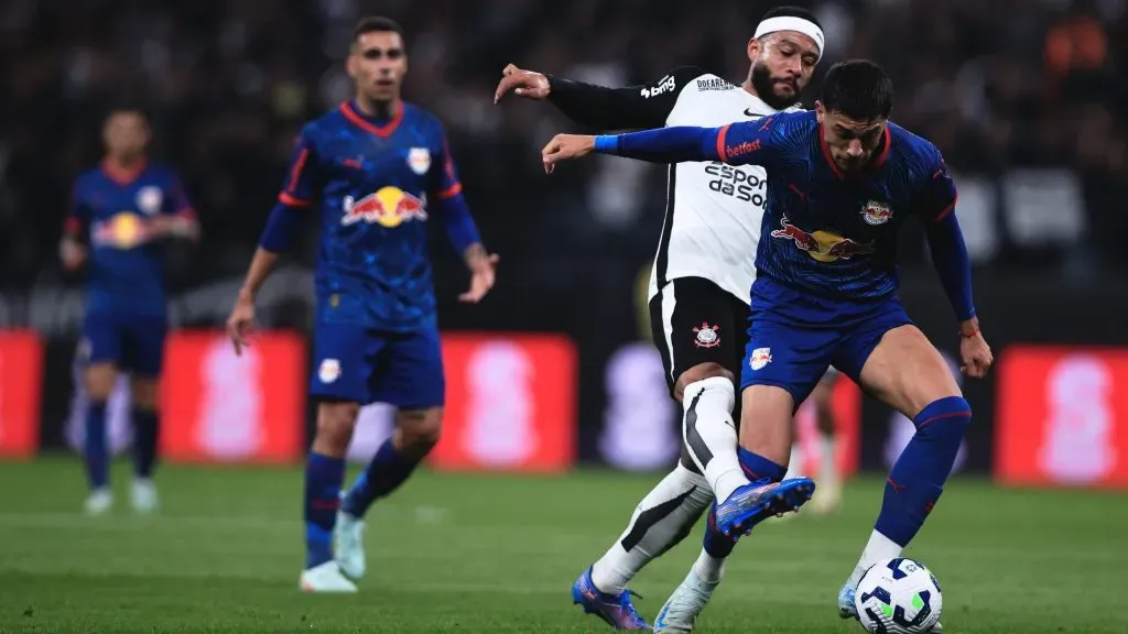 Bragantino x Corinthians se enfrenta pelo Campeonato Brasileiro A 2025. Foto: Ettore Chiereguini/AGIF