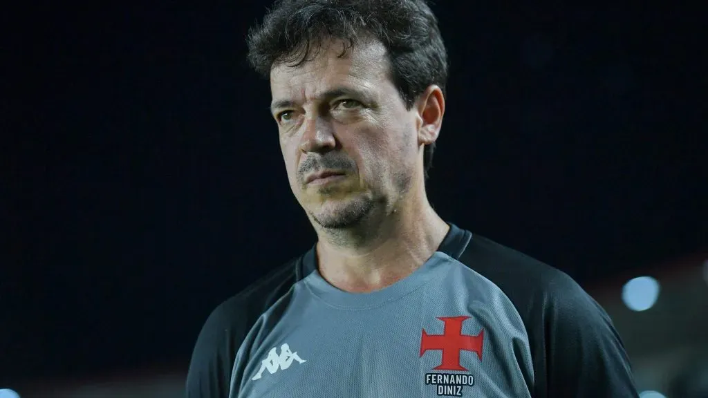 RJ – RIO DE JANEIRO – 02/11/2025 – BRASILEIRO A 2025, VASCO X SAO PAULO – Fernando Diniz tecnico do Vasco durante partida contra o Sao Paulo no estadio Sao Januario pelo campeonato Brasileiro A 2025. Foto: Thiago Ribeiro/AGIF