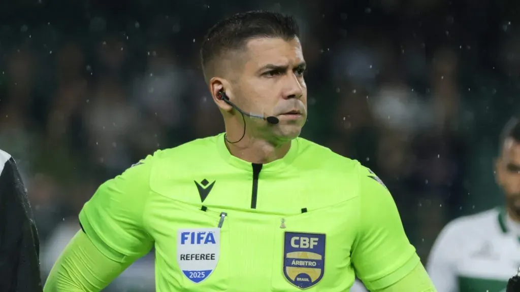 Bruno Arleu de Araujo durante partida entre Coritiba e Ferroviaria no estadio Couto Pereira pelo campeonato Brasileiro B 2025. Foto: Robson Mafra/AGIF