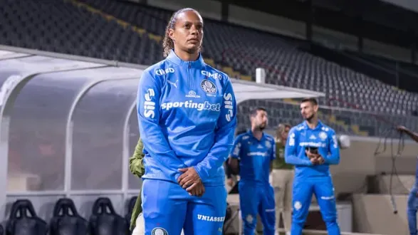 Treinadora do Palmeiras Rosana Augusto à frente do time