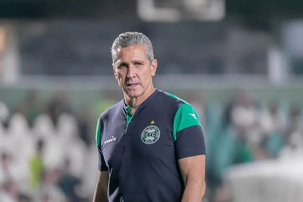 O último clube de Jorginho foi em 2024, com o Coritiba. Foto: Fernando Teramatsu/AGIF