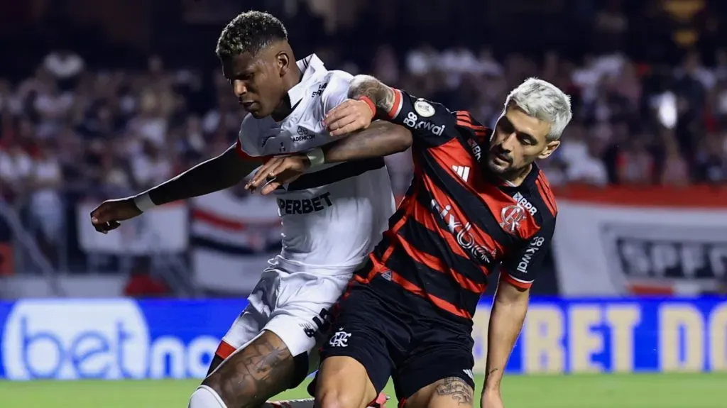 Arboleda e Arrascaeta vão se enfrentar mais uma vez. Foto: Marcello Zambrana/AGIF