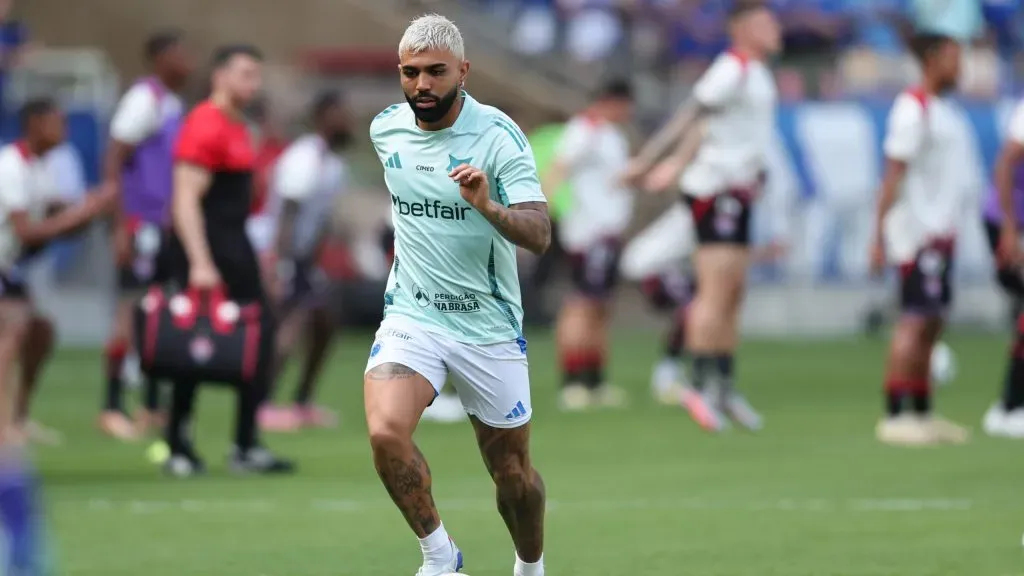 MG – BELO HORIZONTE – 01/11/2025 – BRASILEIRO A 2025, CRUZEIRO X VITORIA – Gabriel Barbosa Gabigol jogador do Cruzeiro durante aquecimento antes da partida contra o Vitoria no estadio Mineirao pelo campeonato Brasileiro A 2025. Foto: Gilson Lobo/AGIF