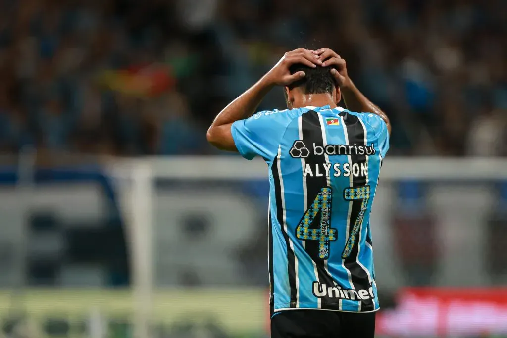 Alysson recentemente renovou seu contrato com o Grêmio até o fim de 2029 – Foto: Maxi Franzoi/AGIF