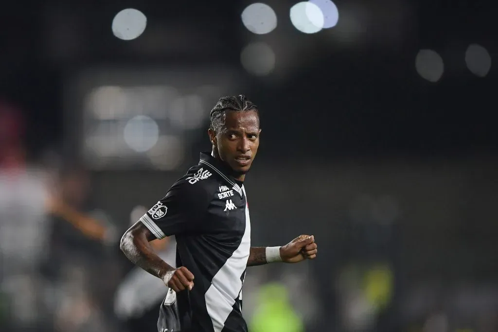 Tchê Tchê foi um dos piores do Vasco em campo e acabou substituído no intervalo contra o Botafogo – Foto: Thiago Ribeiro/AGIF