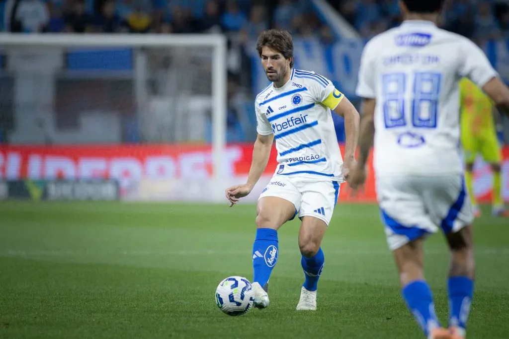 Meio-campista se envolveu em polêmica durante Grêmio x Cruzeiro. Foto: Maxi Franzoi/AGIF