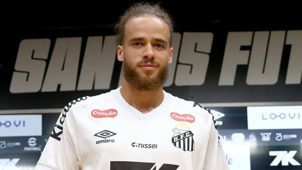 Billal Brahimi praticamente nem jogou ainda pelo Santos - Foto: Mauricio De Souza/AGIF.