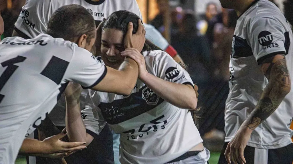 Renata Montanari e enaltecida pelo time da GALERIA, sua atuação foi crucial na importante vitória rumo a classificação – Foto: Gabriel Reinehr/Better Collective