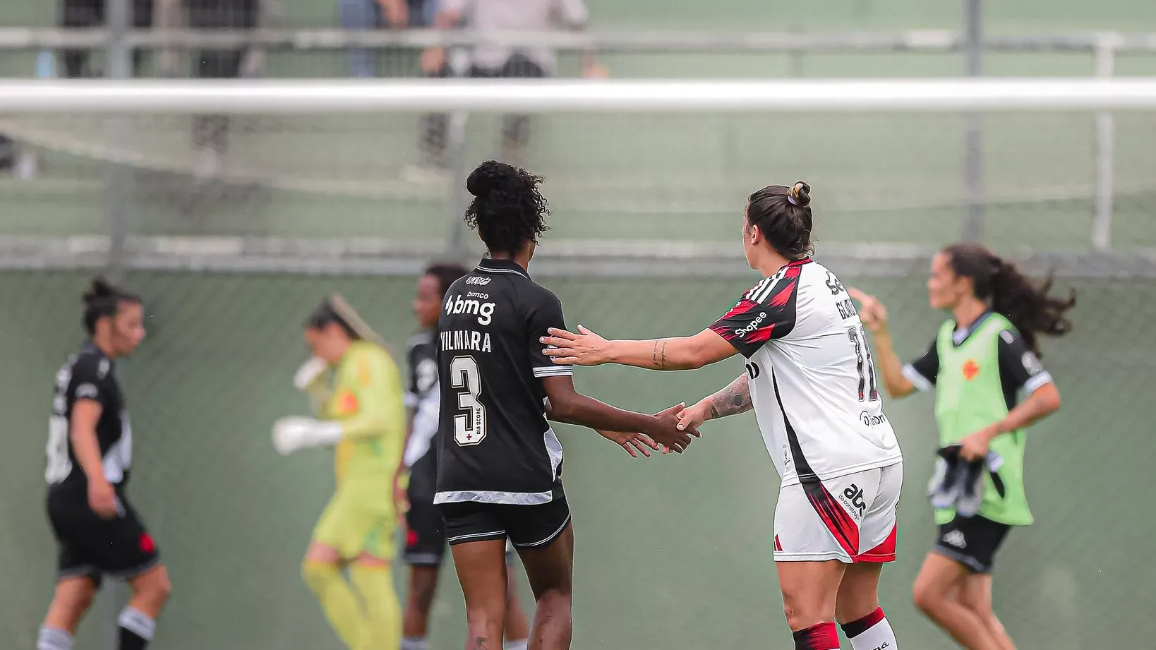 Jogadoras do Vasco e Flamengo pela semifinal do Carioca Feminino