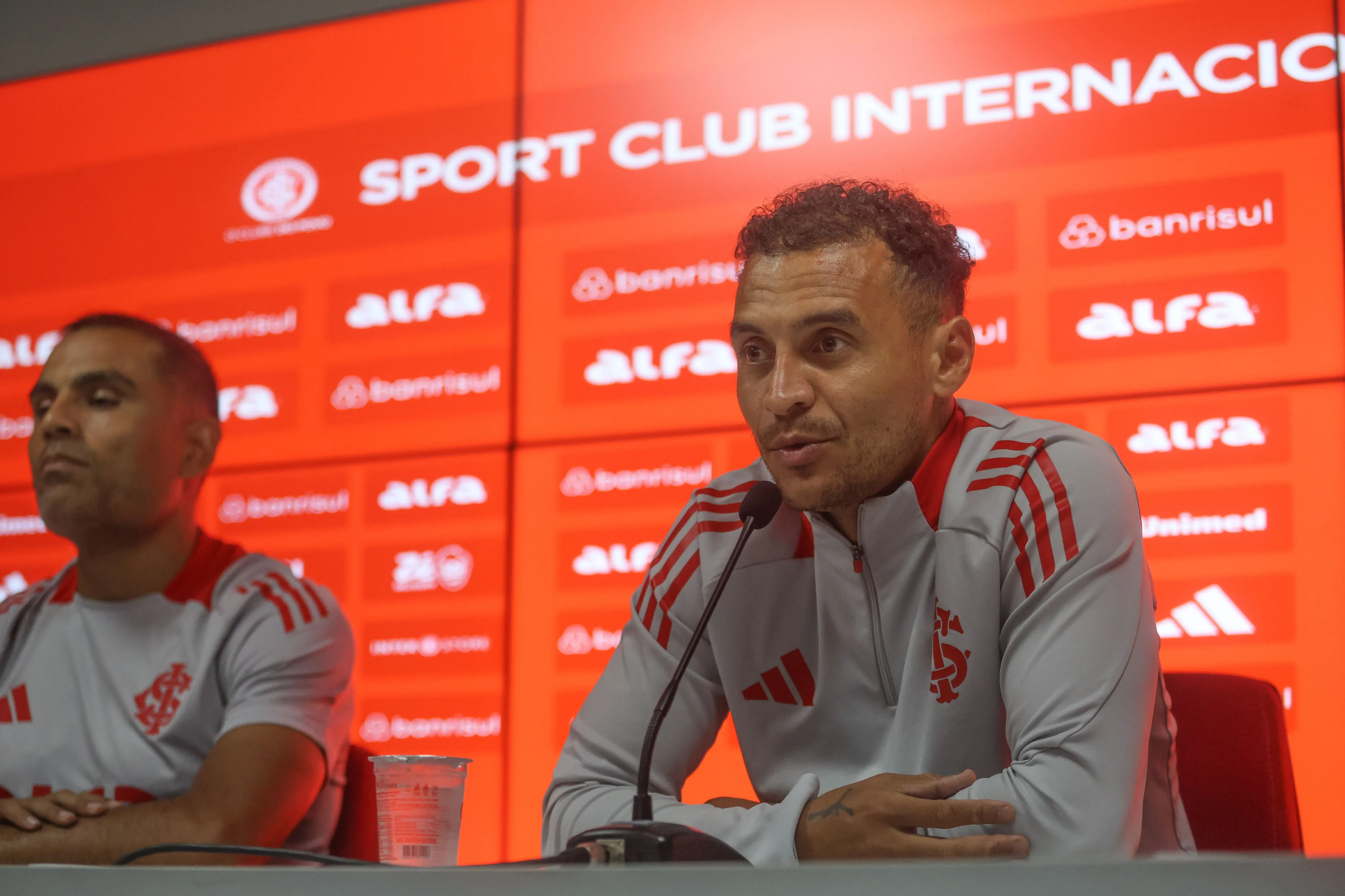 Mercado e Alan Patrick durante entrevista coletiva. Foto: Ricardo Duarte/Internacional