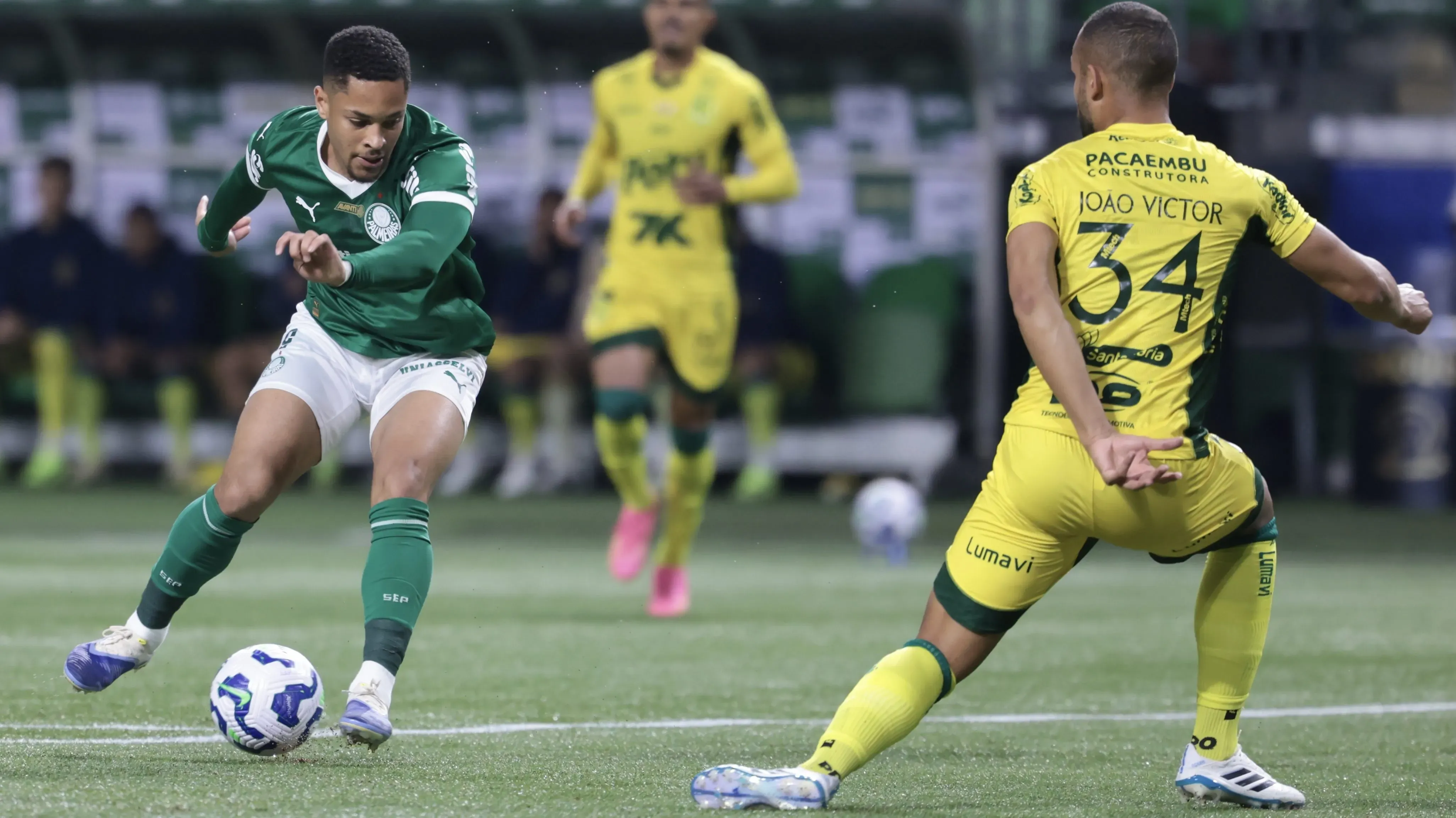 Vitor Roque jogador do Palmeiras durante partida contra o Mirassol no estadio Arena Allianz Parque pelo campeonato Brasileiro A 2025. Foto: Marcello Zambrana/AGIF