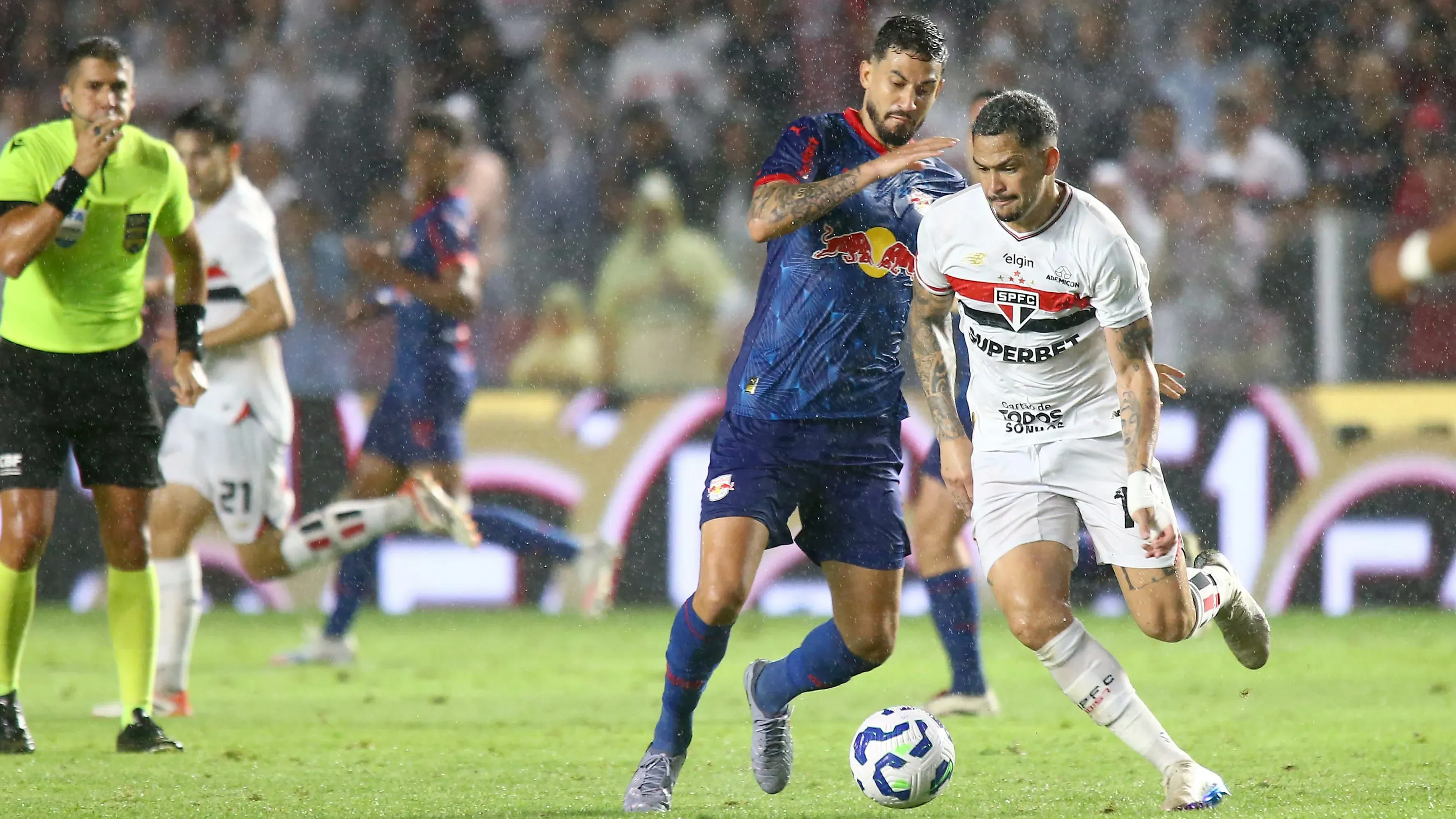 Luciano jogador do Sao Paulo durante partida contra o Bragantino no estadio Vila Belmiro pelo campeonato Brasileiro A 2025. Foto: Mauricio De Souza/AGIF