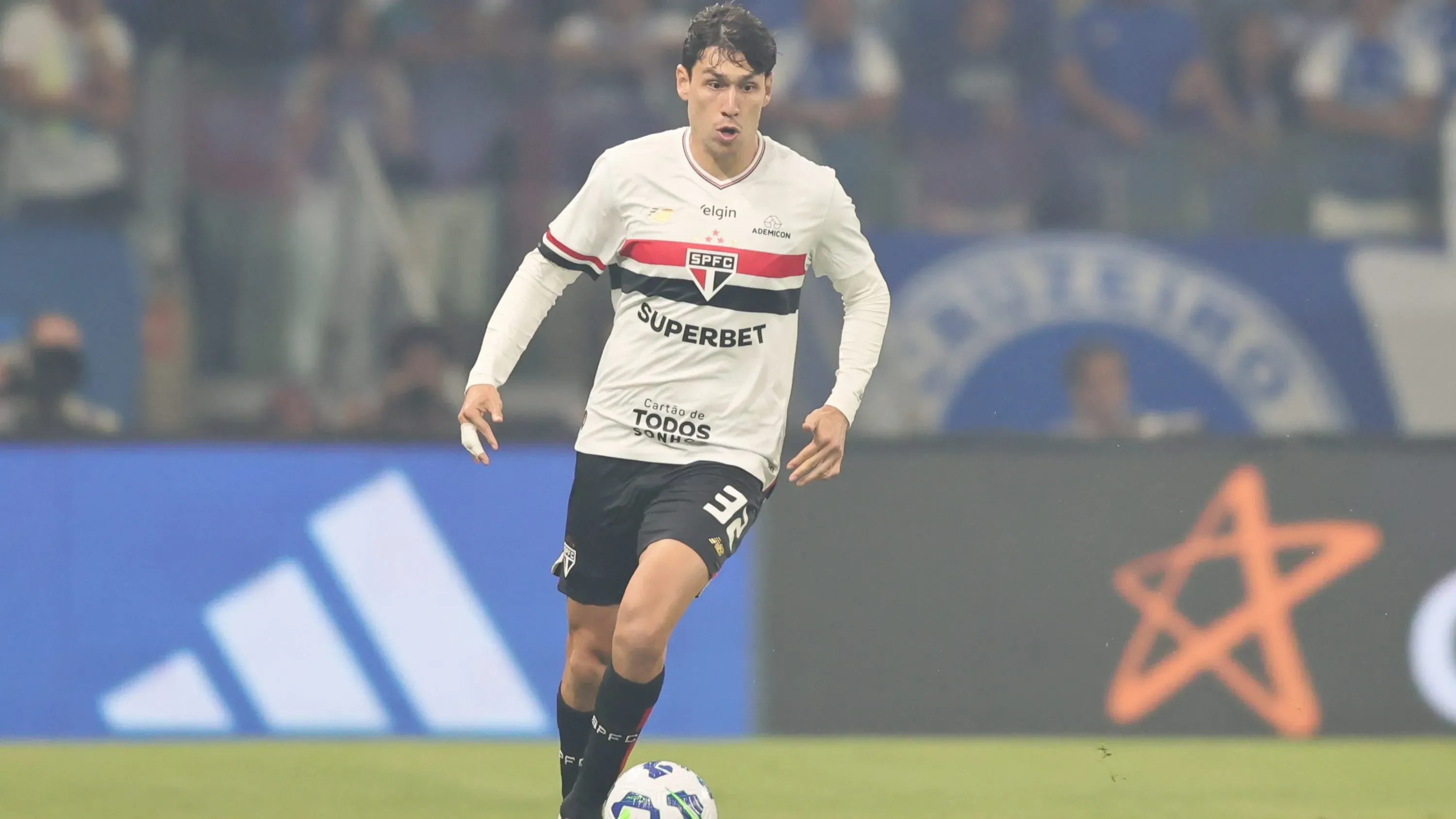 MG – BELO HORIZONTE – 30/08/2025 – BRASILEIRO A 2025, CRUZEIRO X SAO PAULO – Ferraresi jogador do Sao Paulo durante partida contra o Cruzeiro no estadio Mineirao pelo campeonato Brasileiro A 2025. Foto: Gilson Lobo/AGIF