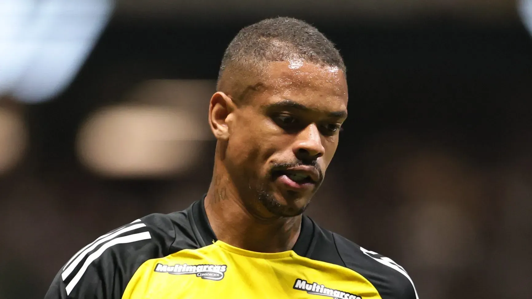 Foto: Gilson Lobo/AGIF – Lateral não fica no Palestra na próxima temporada.