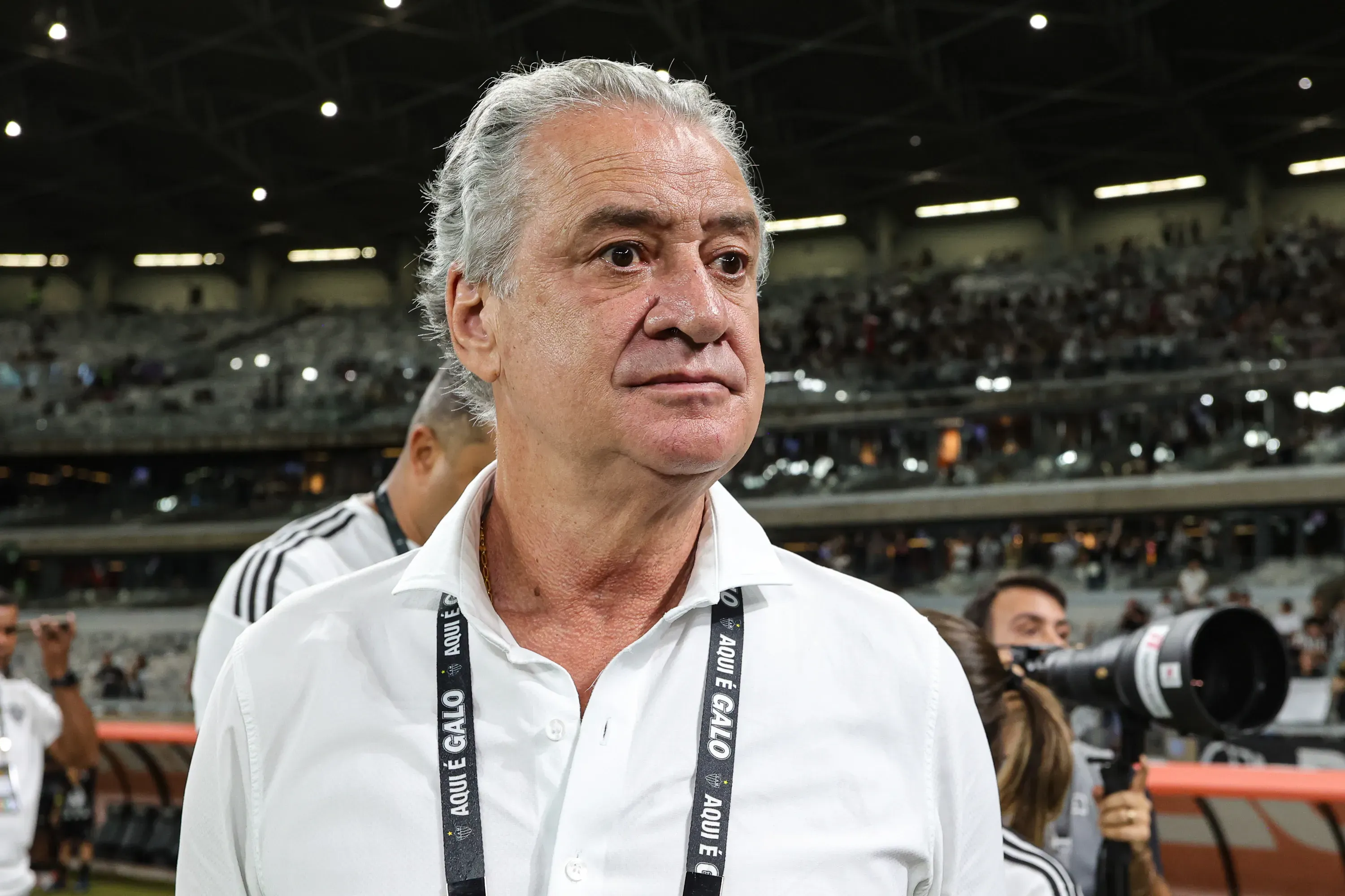 Presidente atleticano Sérgio Coelho não se mostrou satisfeito com escolha de arbitragem para duelo contra Fortaleza – Foto: Gilson Lobo/AGIF