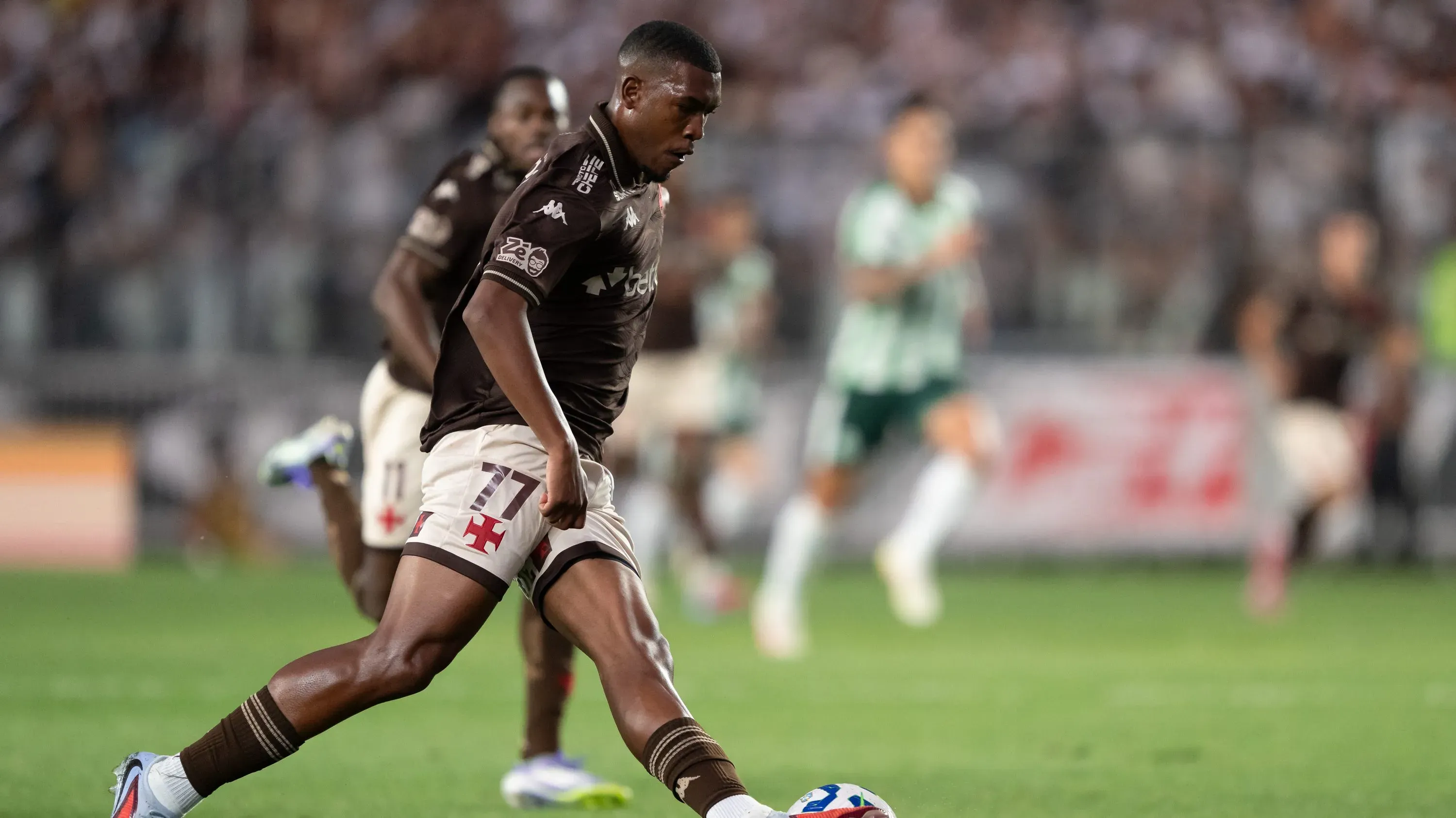 Diretoria do Vasco busca renovação com Rayan – Foto: Jorge Rodrigues/AGIF