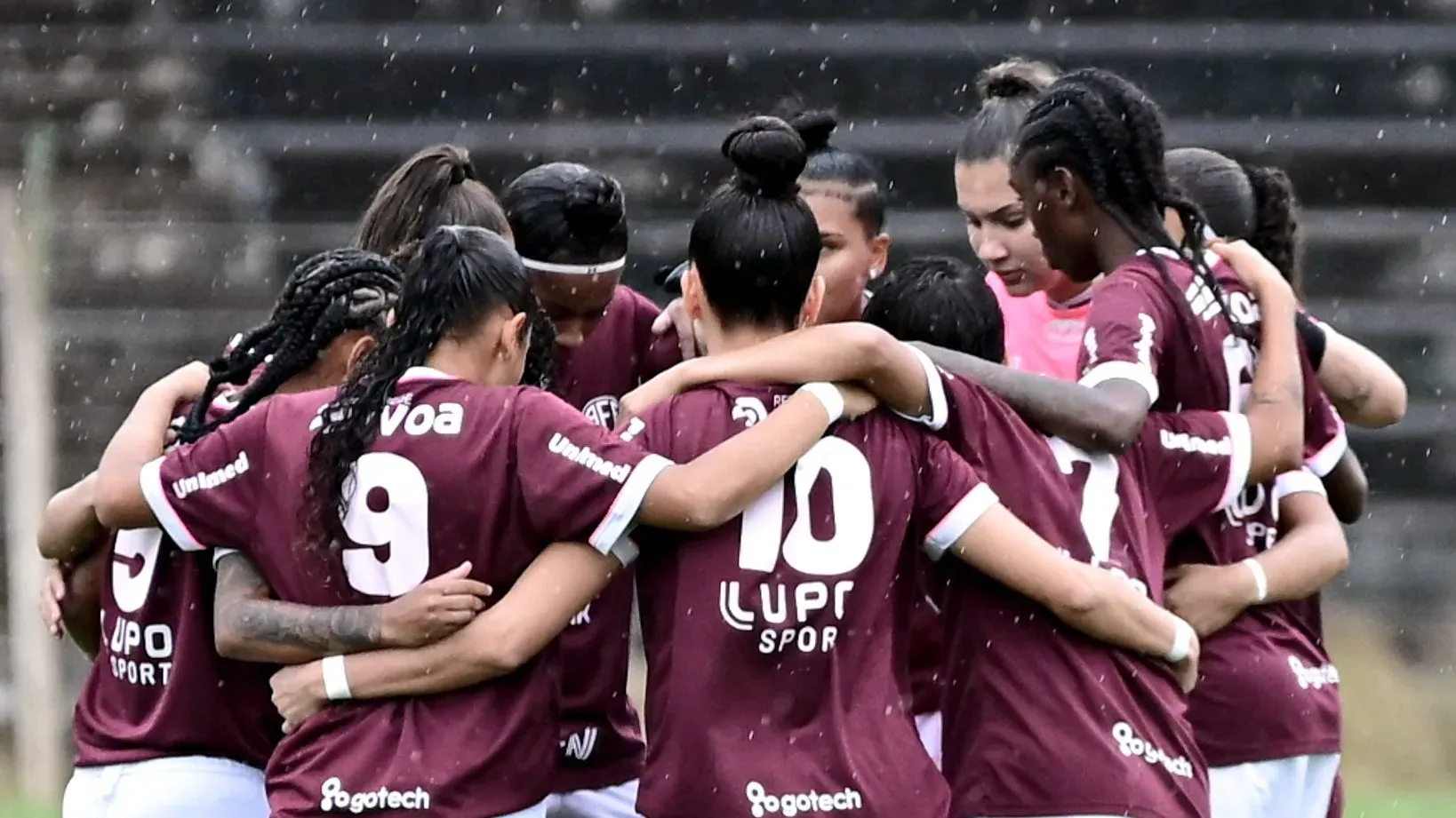 Elenco feminino sub-20 da Ferroviária