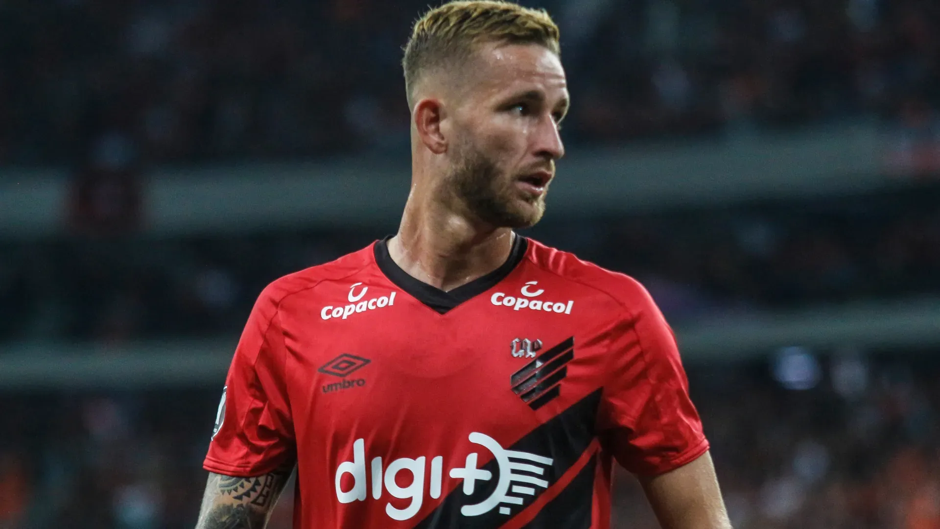 Léo Pereira em ação pelo Athletico-PR na Libertadores 2019 – Foto: Gabriel Machado/AGIF