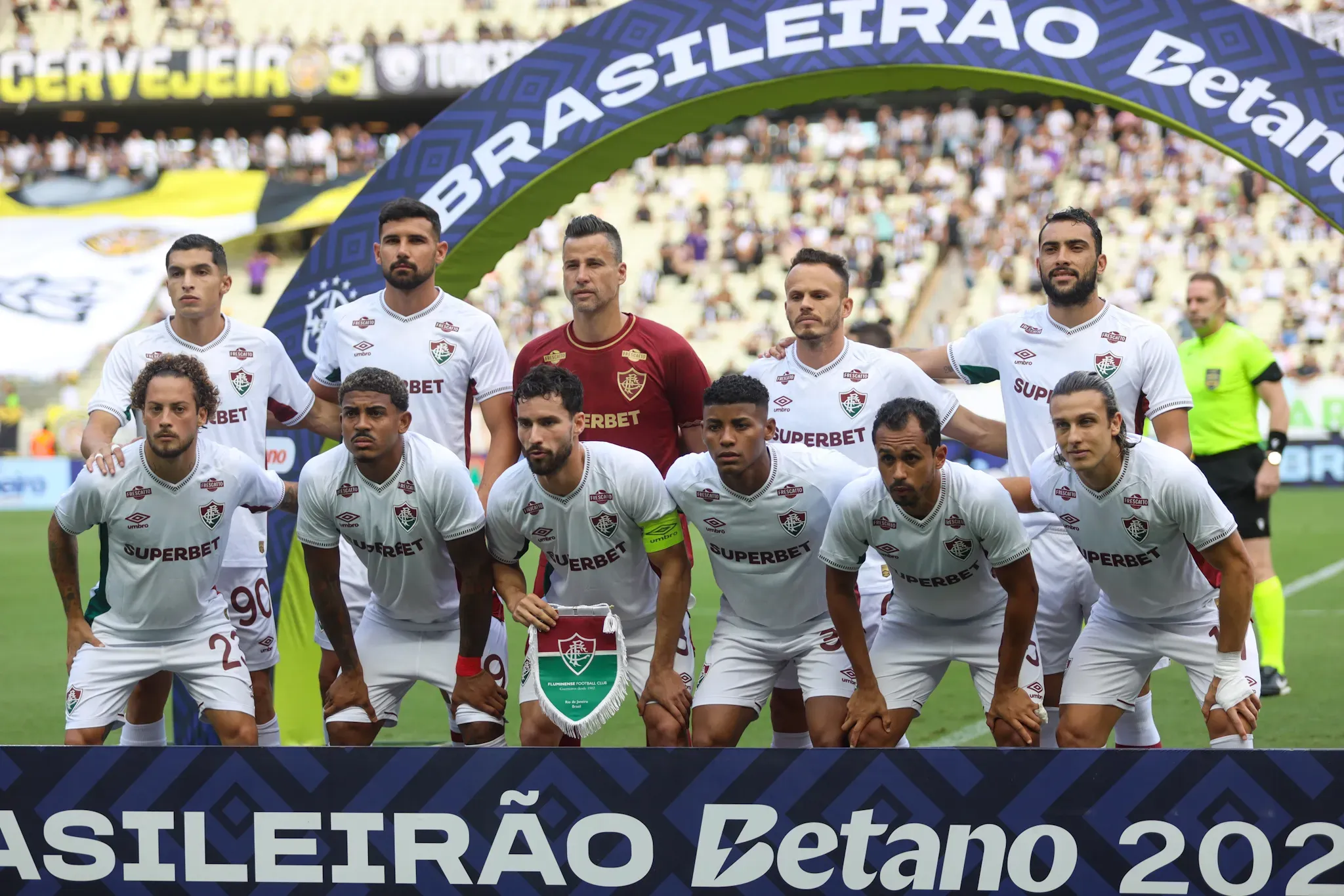 Jogadores do Fluminense posam para foto antes na partida contra Ceara no estadio Arena Castelao pelo campeonato Brasileiro A 2025. Foto: Lucas Emanuel/AGIF