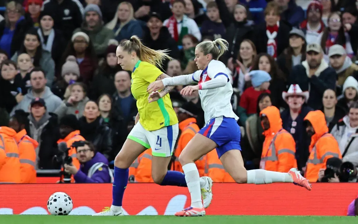 Isa Haas no duelo contra a Inglaterra. Foto: Lívia Villas Boas/CBF
