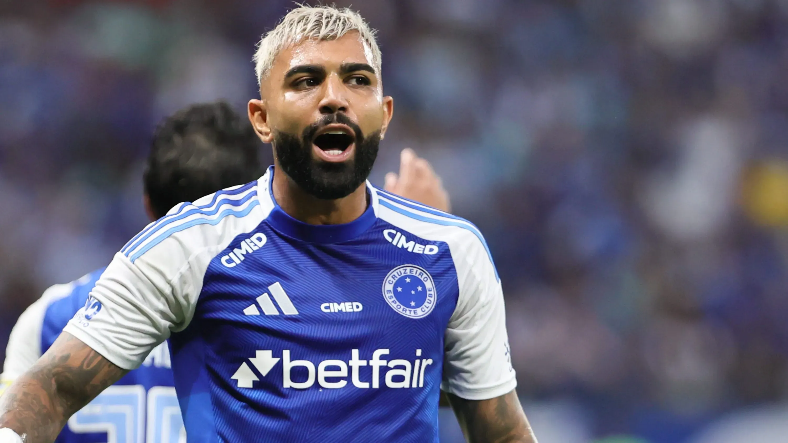 MG – BELO HORIZONTE – 09/11/2025 – BRASILEIRO A 2025, CRUZEIRO X FLUMINENSE – Gabriel Barbosa gabigol jogador do Cruzeiro reclama com a arbitragem durante partida contra o Fluminense no estadio Mineirao pelo campeonato Brasileiro A 2025. Foto: Gilson Lobo/AGIF