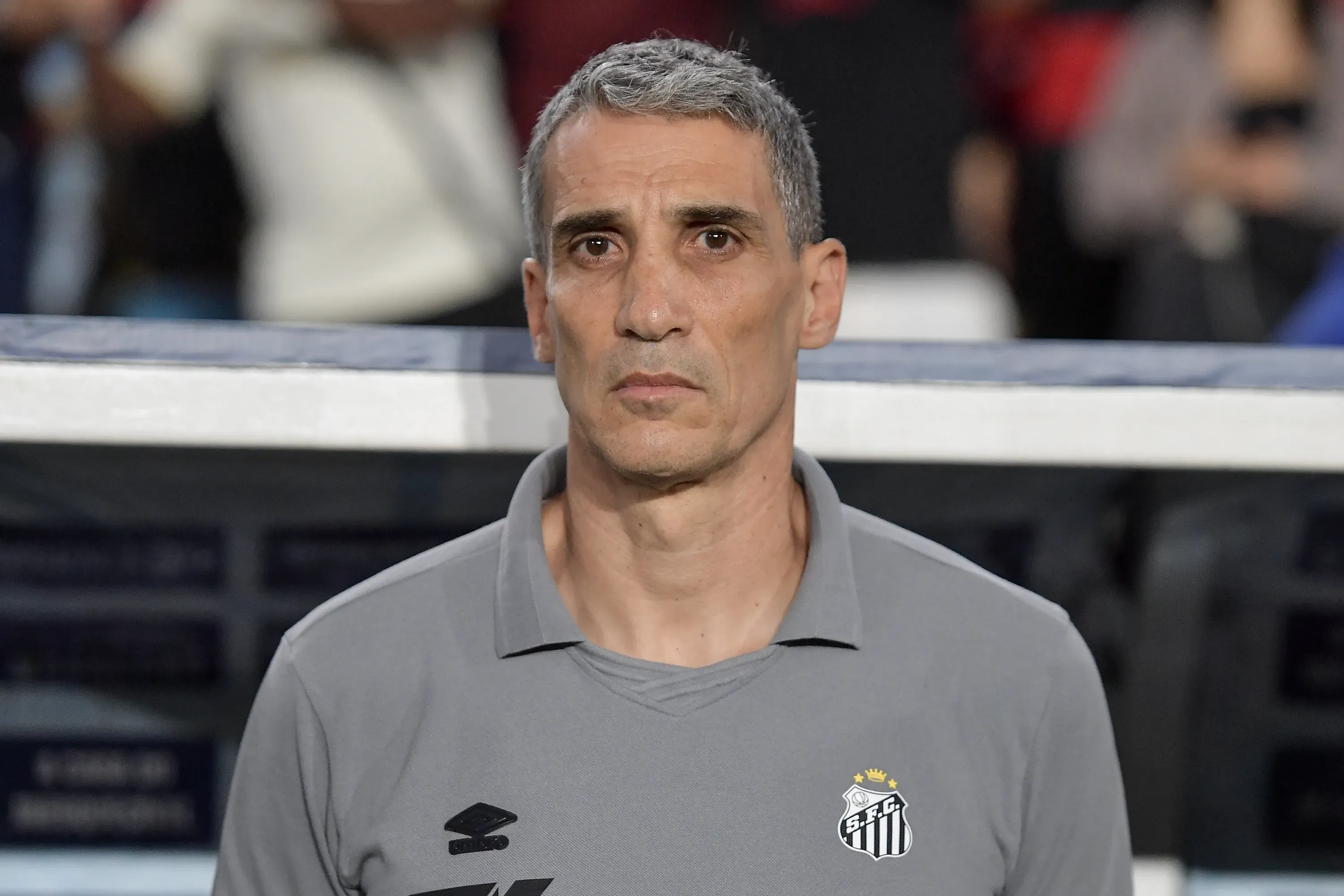 O Santos de Vojvoda precisa dos três pontos. Foto: Thiago Ribeiro/AGIF