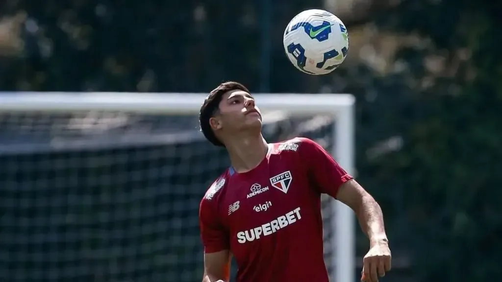 Nicolas Bosshardt cresce nos treinos do São Paulo e pode ganhar chance com Crespo - (Foto: Rubens Chiri/São Paulo FC)