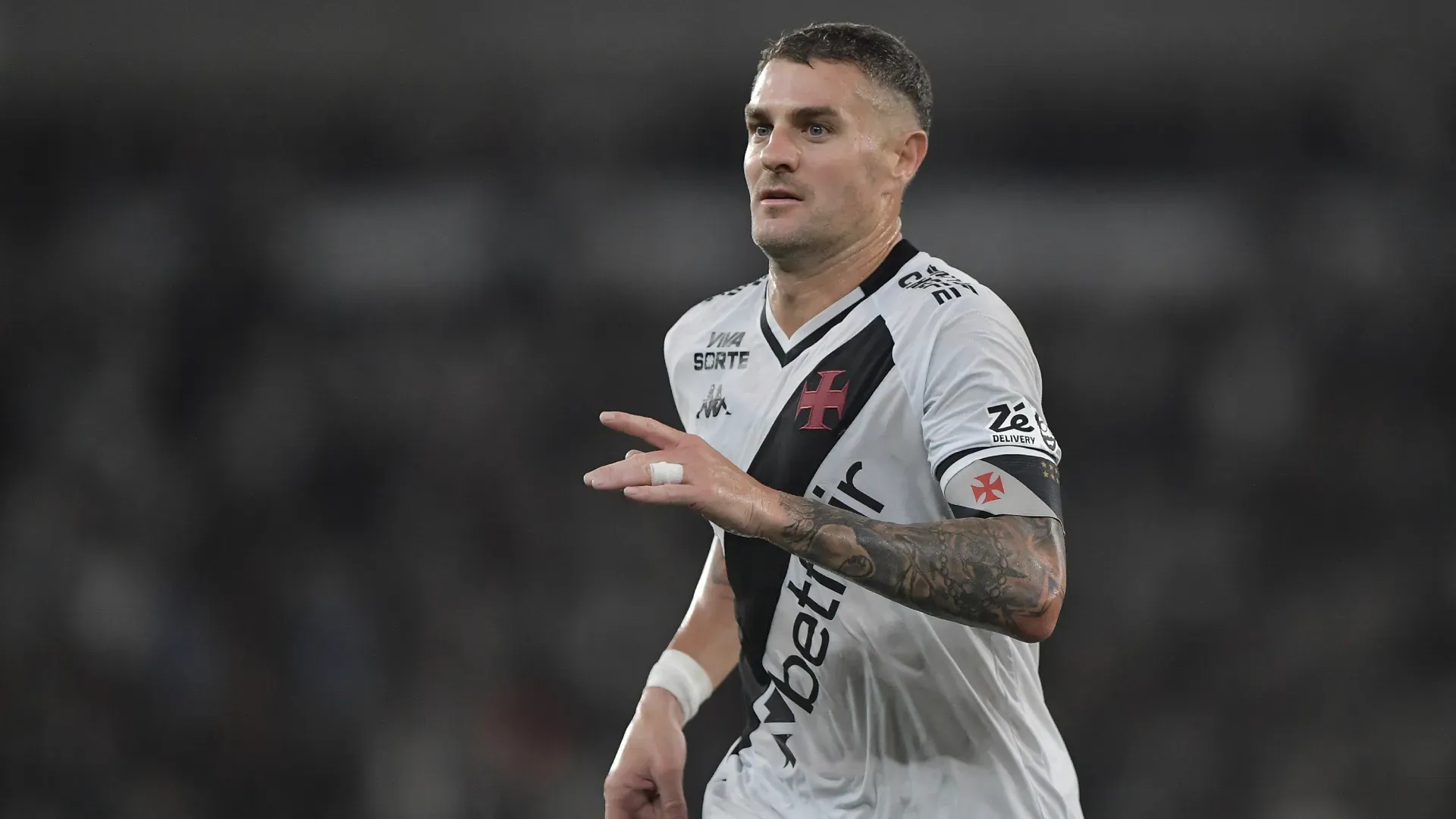 Vegetti receberá nova chance como titular em Grêmio x Vasco – Foto: Thiago Ribeiro/AGIF