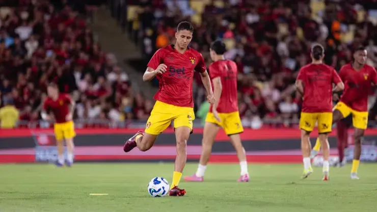 Riquelme em aquecimento pelo Sport – Foto: Paulo Paiva/ Sport Recife