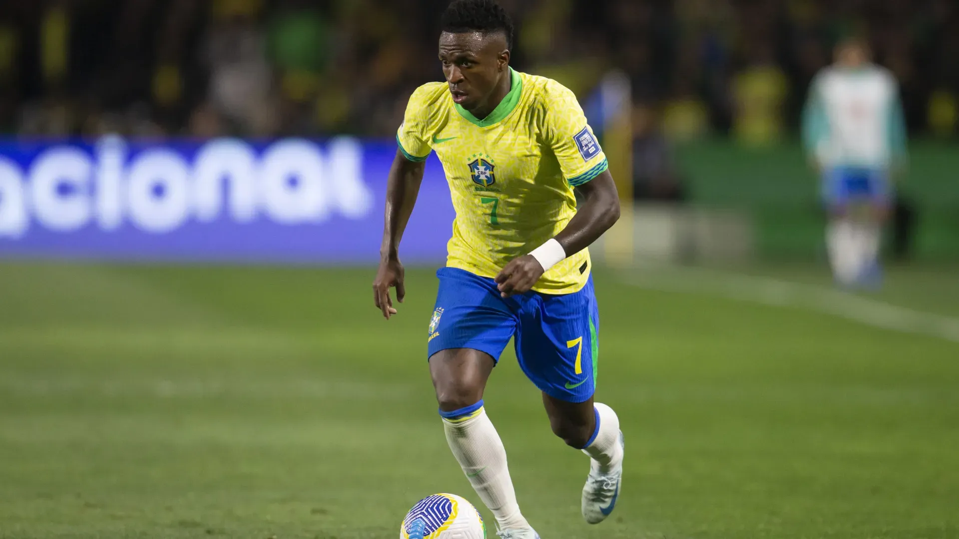 Vini Jr em ação pelo Brasil nas Eliminatórias da Copa – Foto: Hedeson Alves/AGIF