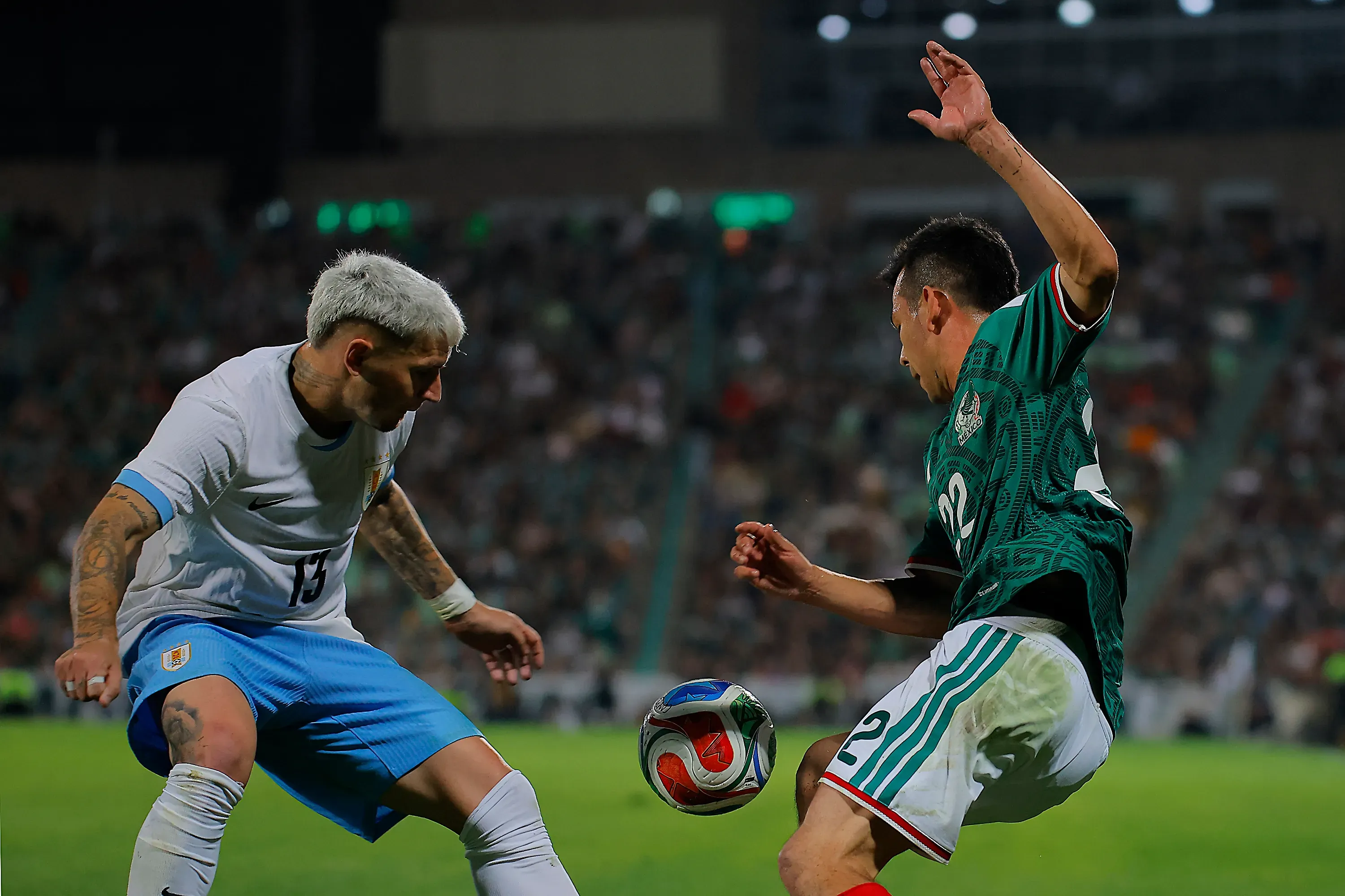 Varela foi o único que jogou por 90 minutos em primeiros jogos da Data Fifa. Foto: Manuel Guadarrama/Getty Images.