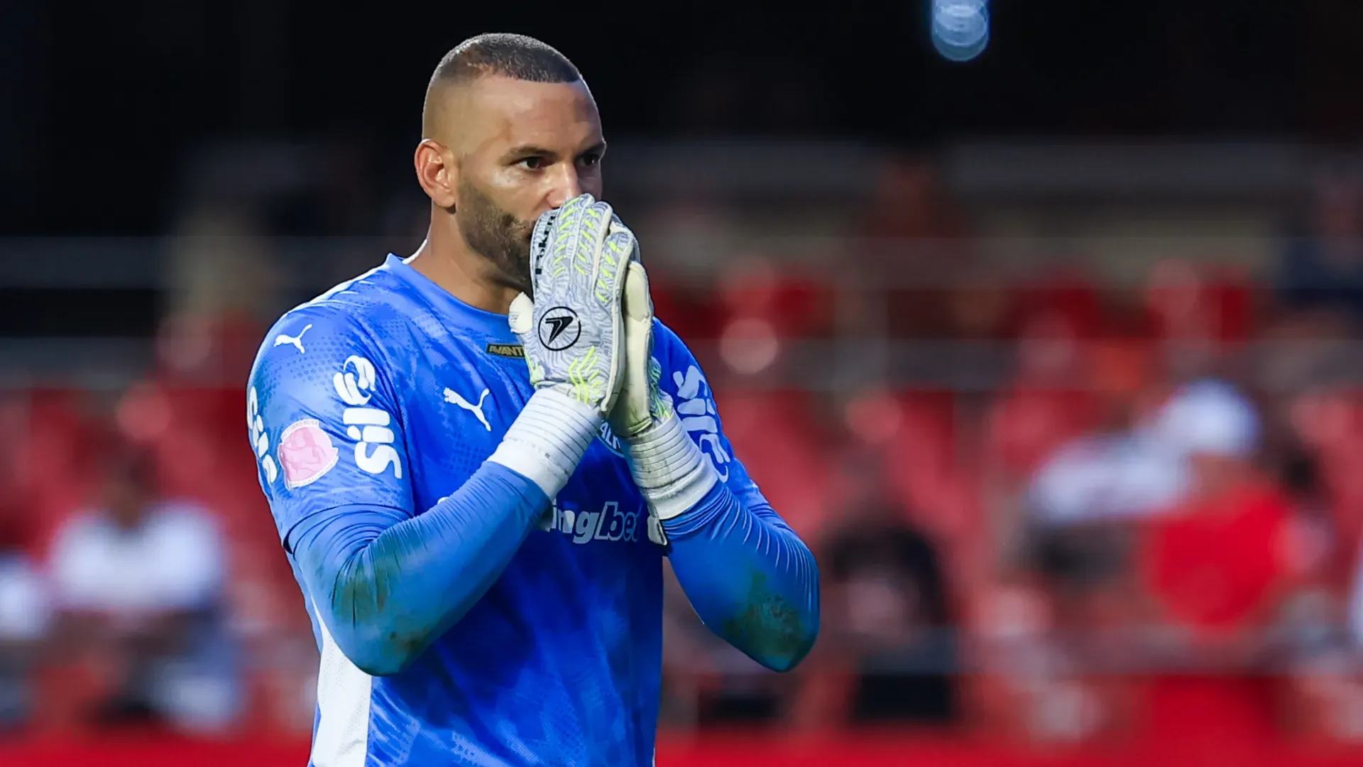 Weverton segue se recuperando de lesão no Palmeiras – Foto: Marcello Zambrana/AGIF
