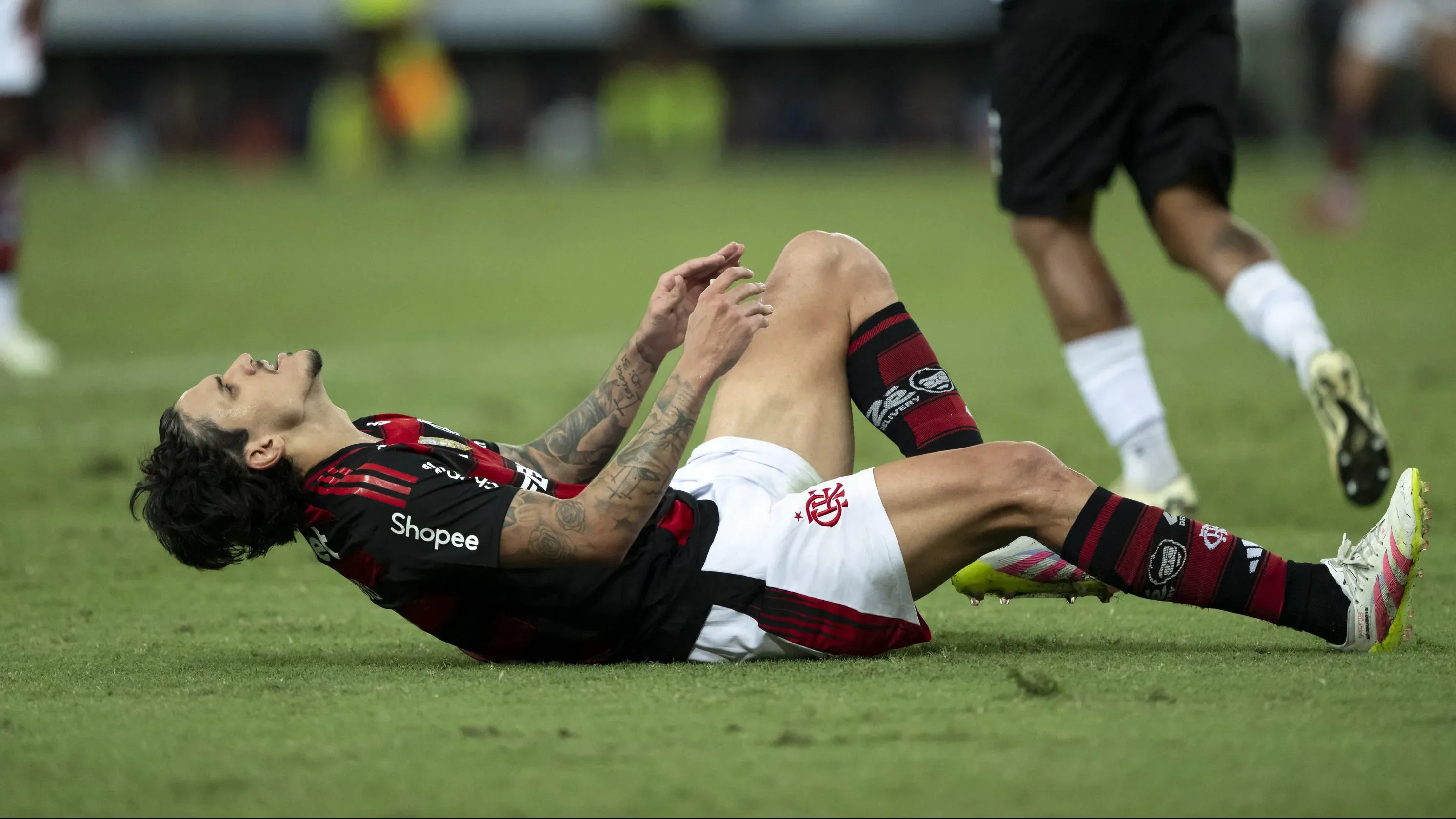 Pedro já perdeu vários jogos por lesão - Foto: Jorge Rodrigues/AGIF.