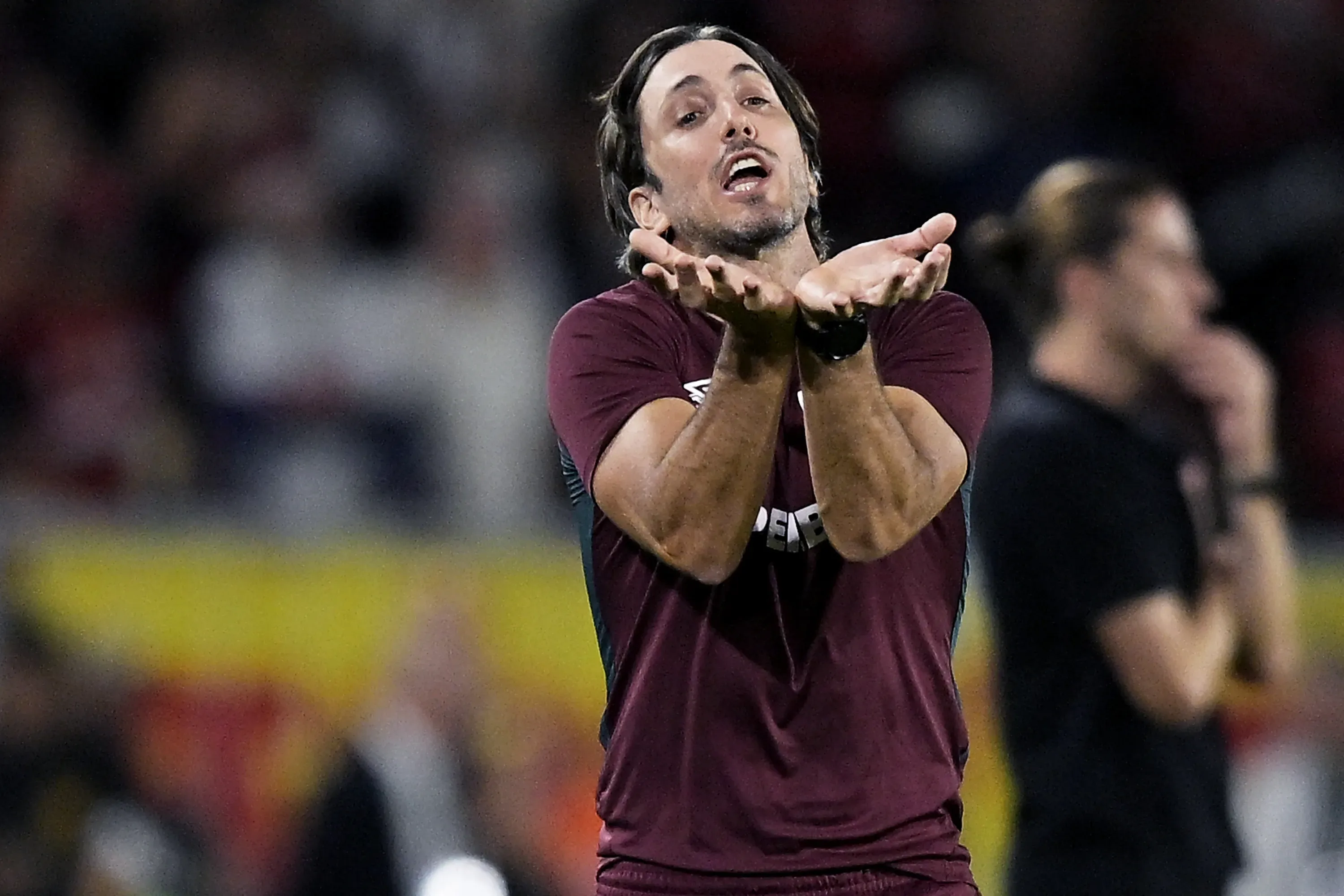Luís Zubeldia tecnico do Fluminense durante partida contra o Flamengo no estadio Maracana pelo campeonato Brasileiro A 2025. Foto: Alexandre Loureiro/AGIF
