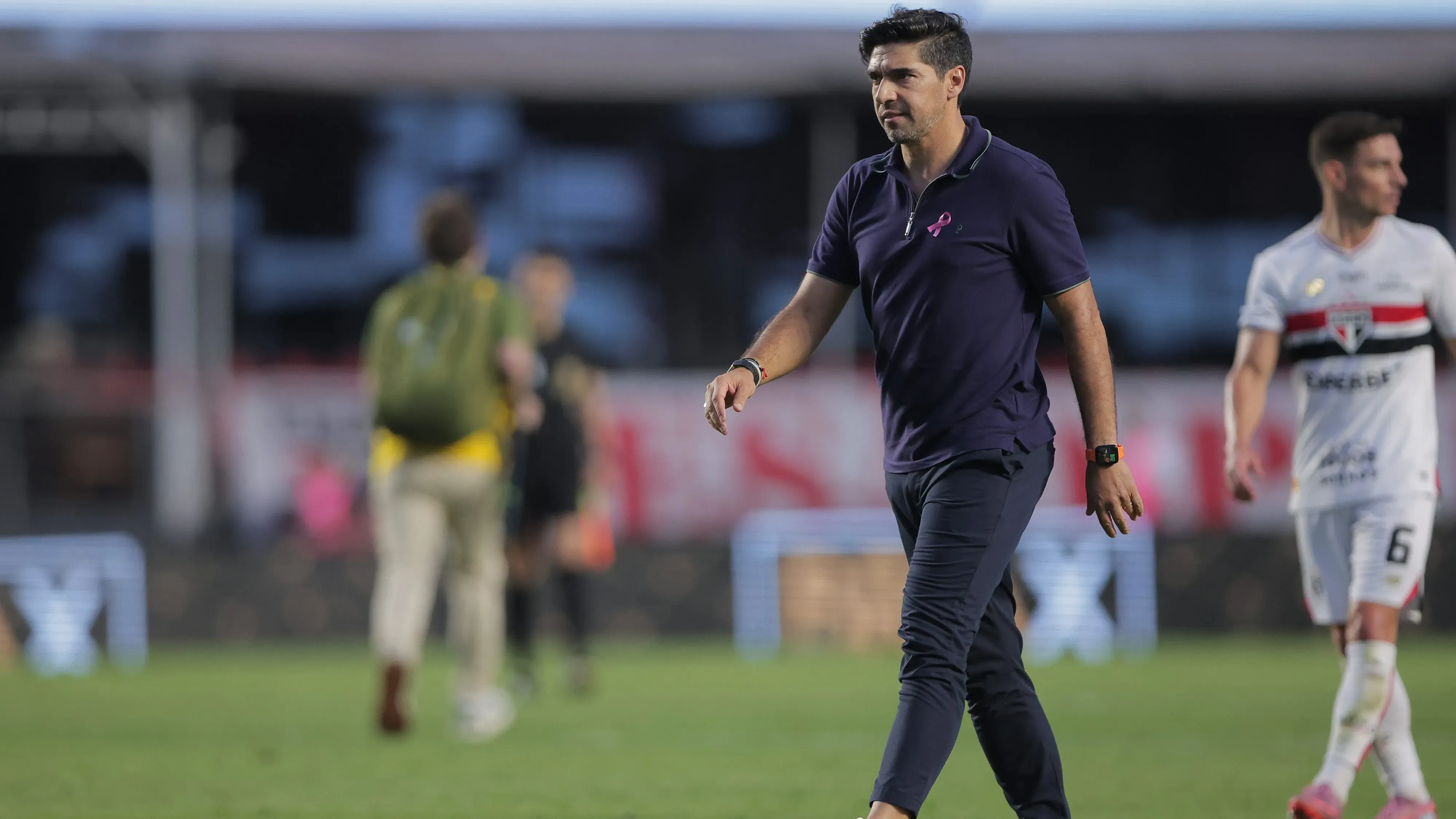 Abel Ferreira, técnico do Palmeiras, durante partida contra o São Paulo no estadio Morumbi pelo campeonato Brasileiro A 2025. Foto: Ettore Chiereguini/AGIF
