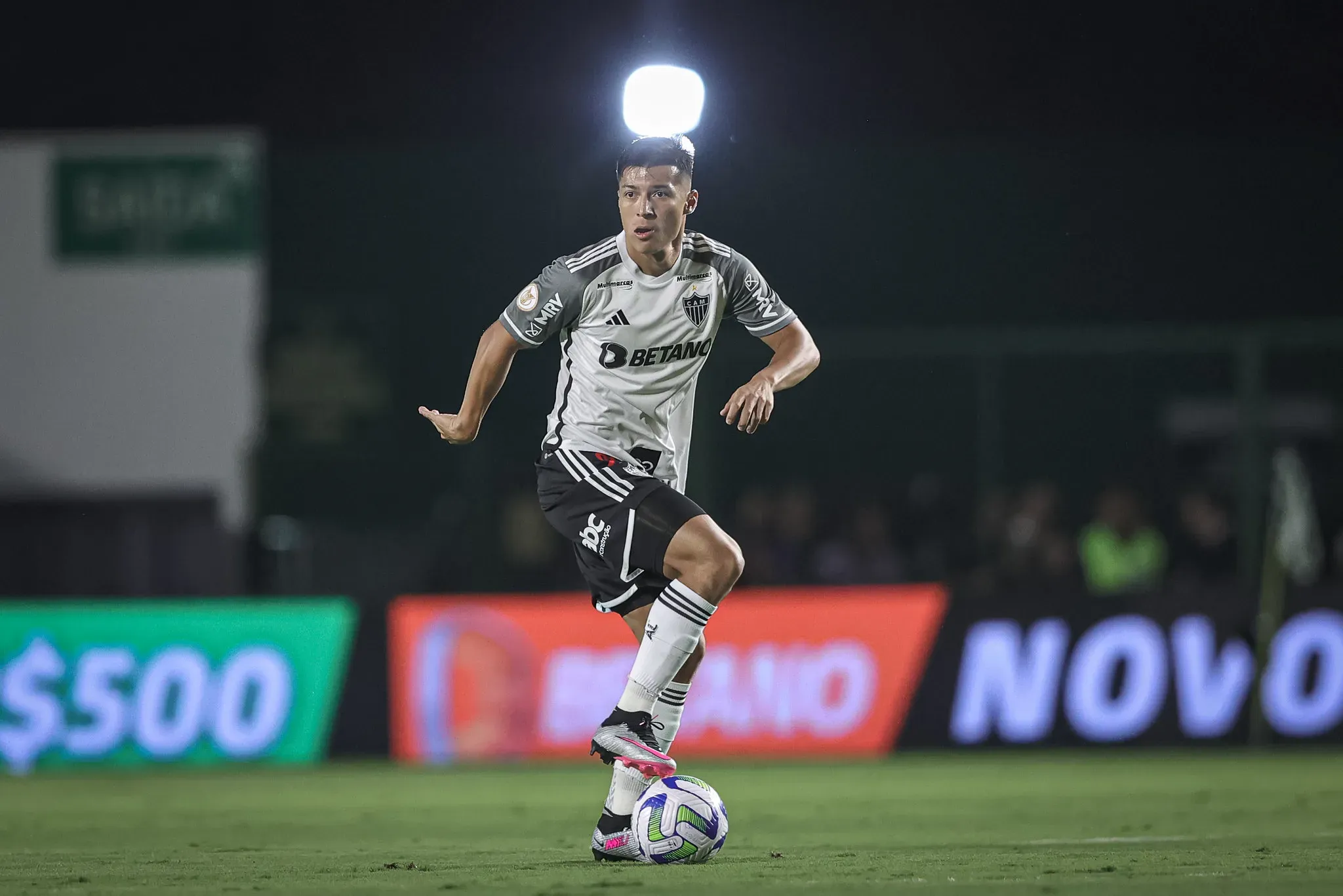 Alan Franco é dúvida no Atlético para enfrentar o Lanús neste sábado valendo o título da Sul-Americana – Foto: Pedro Souza / Atlético