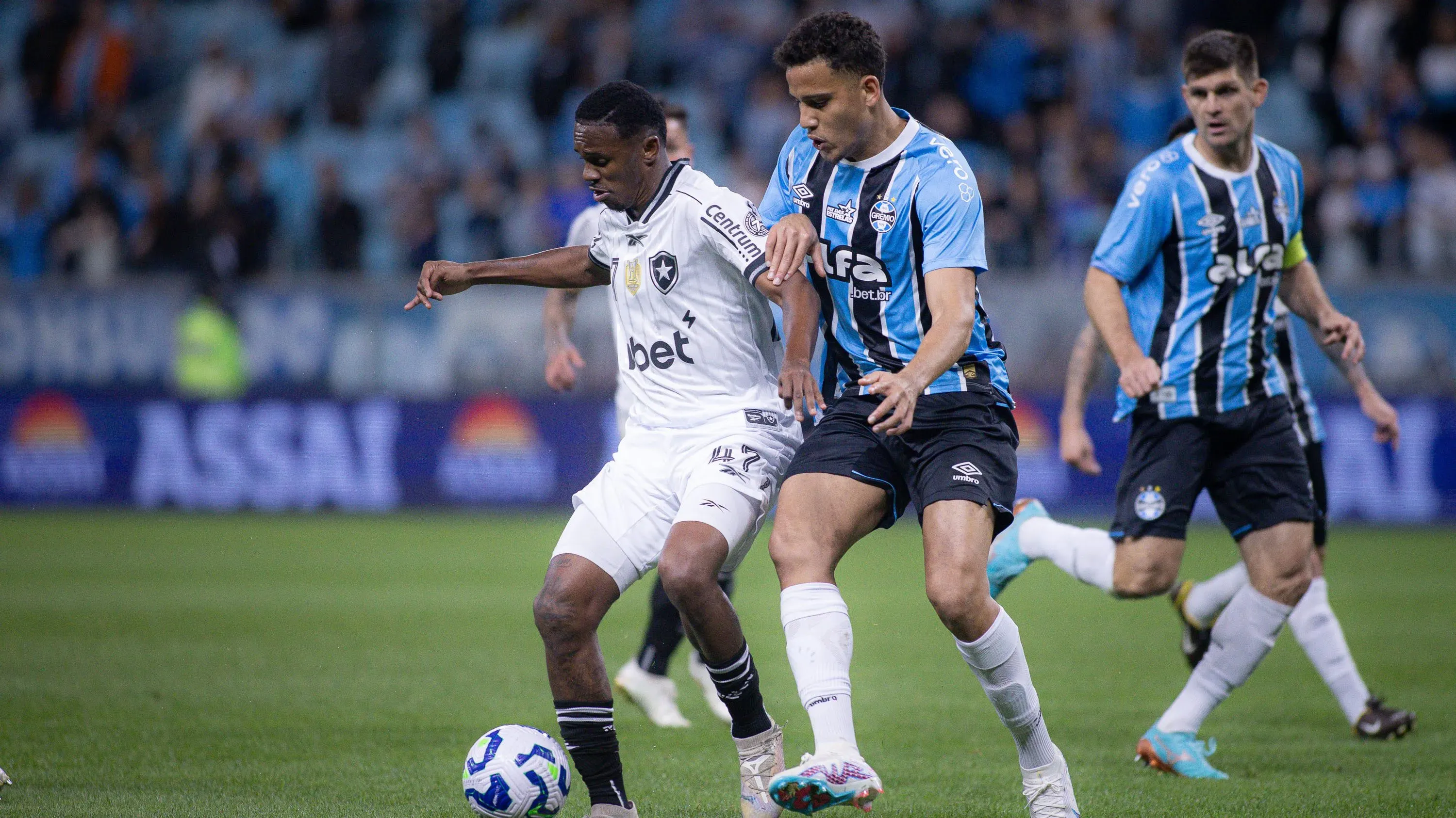 Botafogo x Grêmio se enfrentam pelo Campeonato Brasileiro A 2025. Foto: Maxi Franzoi/AGIF