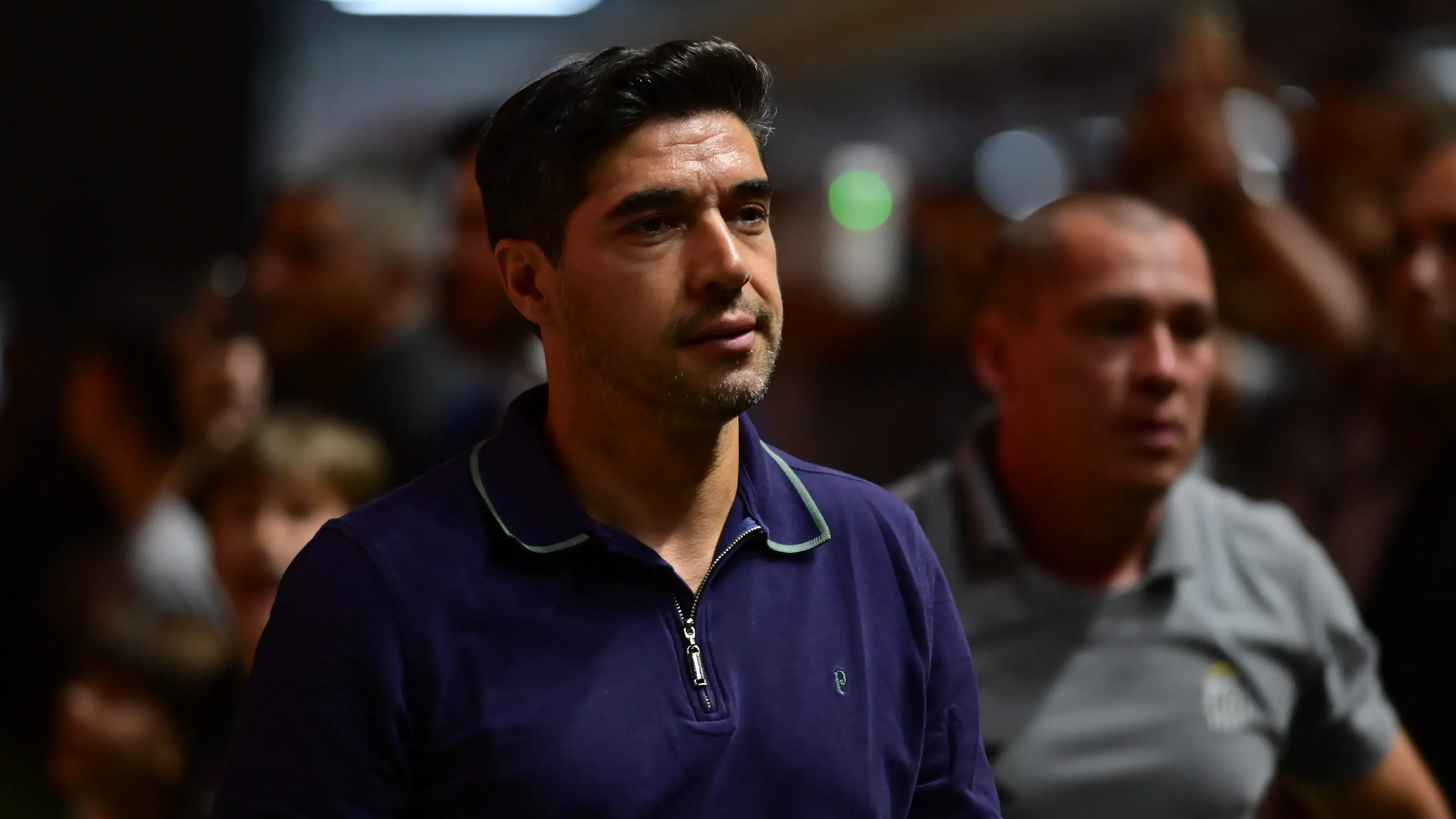 SP – SANTOS – 15/11/2025 – BRASILEIRO A 2025, SANTOS X PALMEIRAS – Abel Ferreira tecnico do Palmeiras durante partida contra o Santos no estadio Vila Belmiro pelo campeonato Brasileiro A 2025. Foto: Jota Erre/AGIF