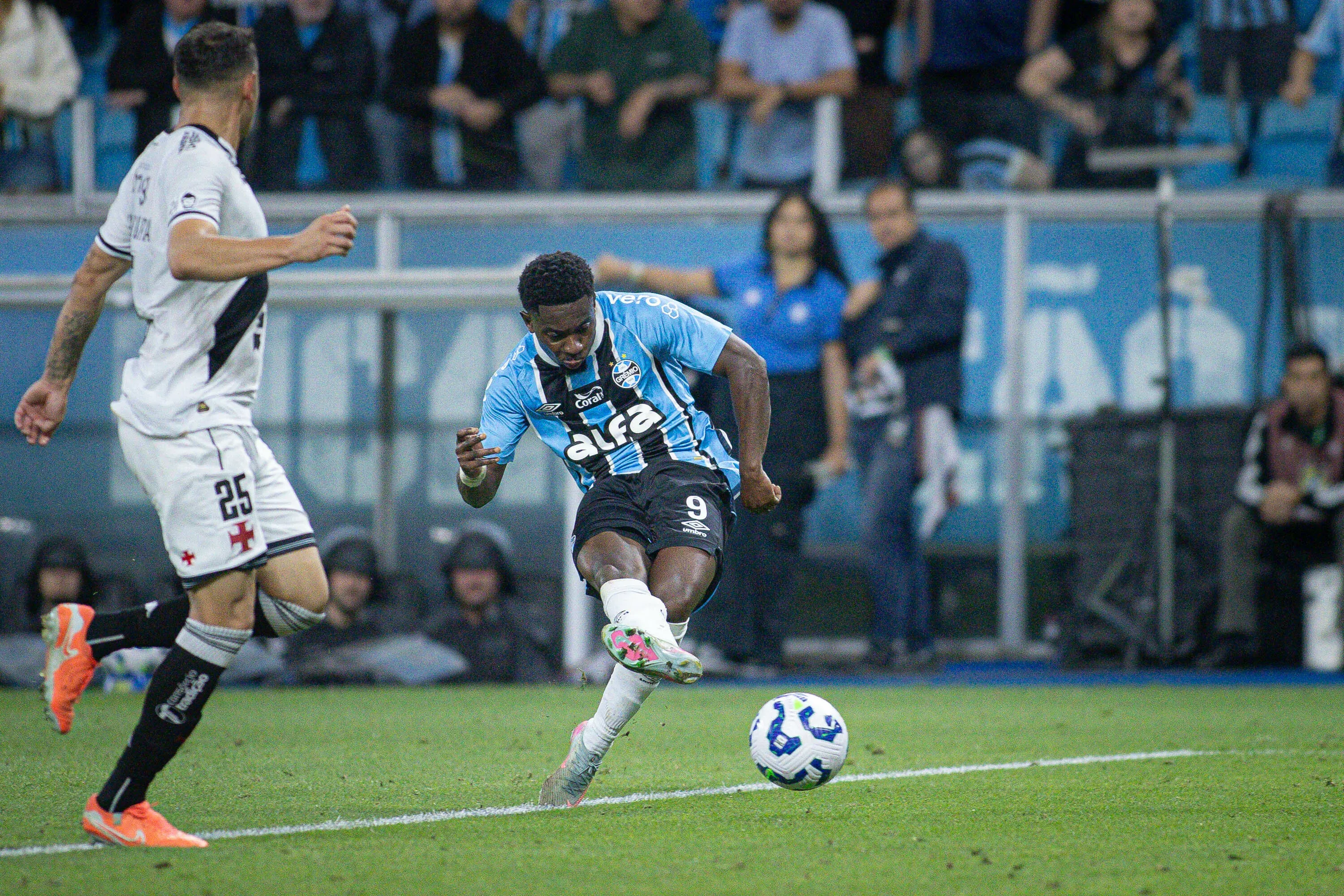 Vasco perdeu para o Grêmio pelo Brasileirão. Foto: Maxi Franzoi/AGIF